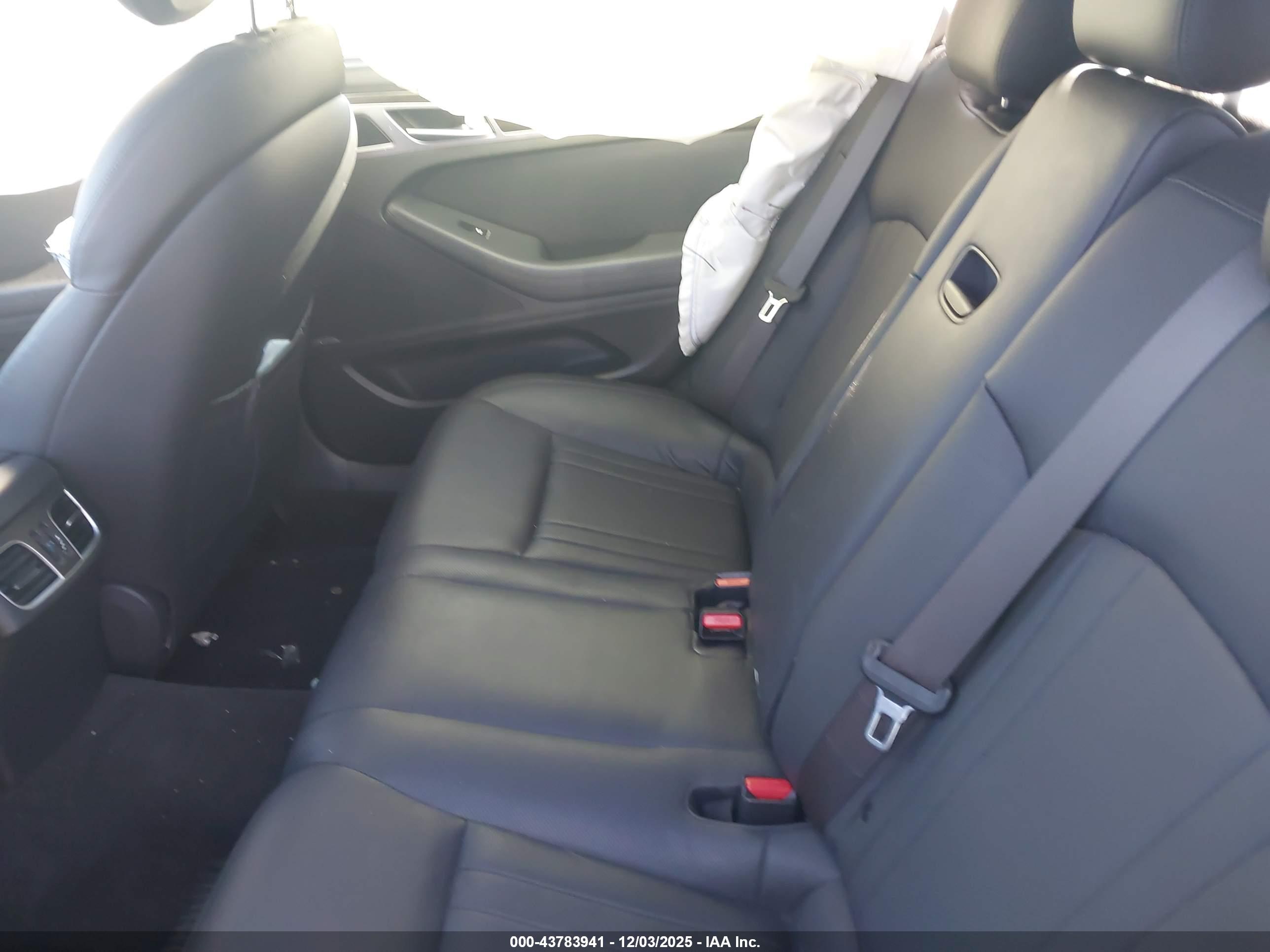 HYUNDAI GENESIS image 8
