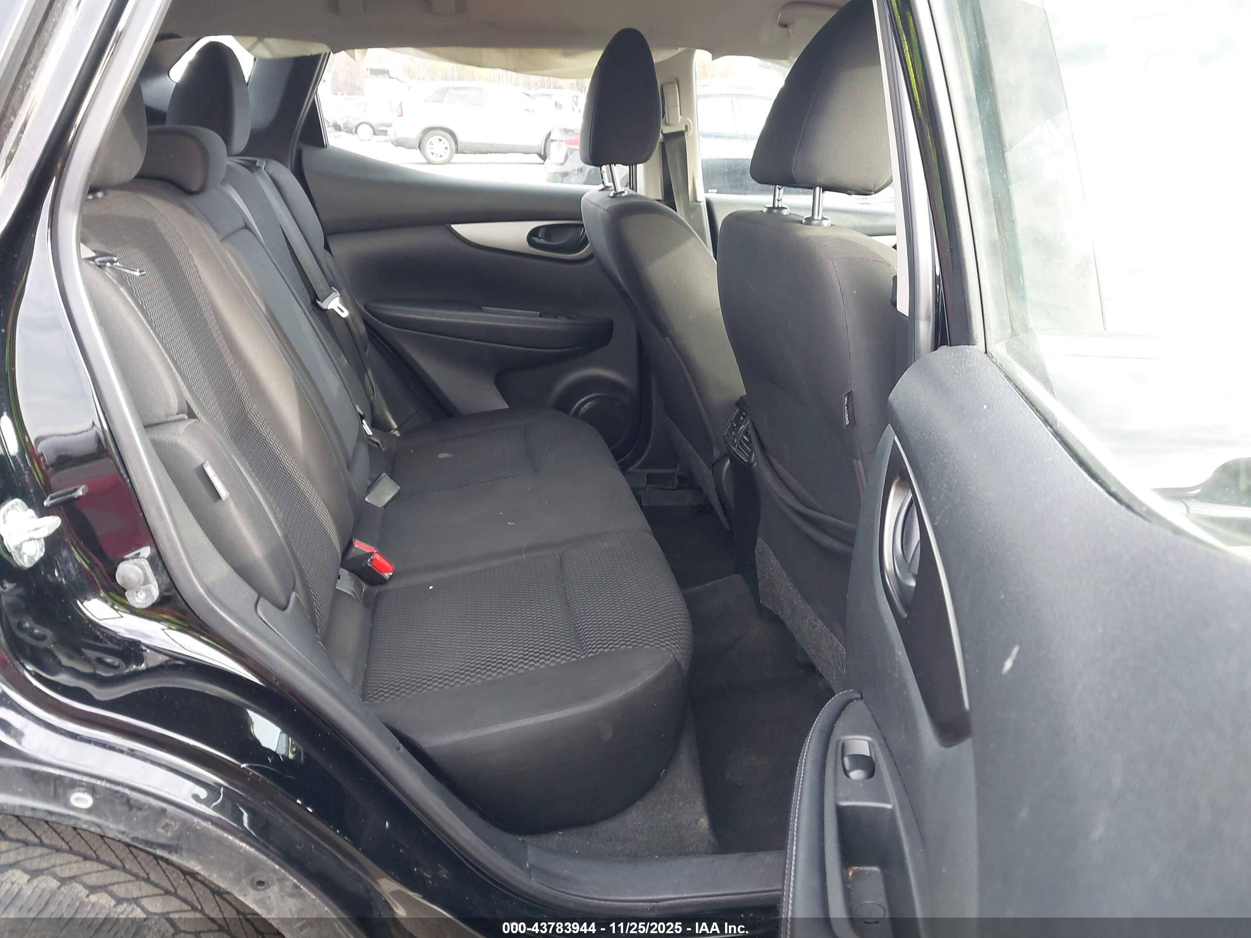 NISSAN ROGUE image 8