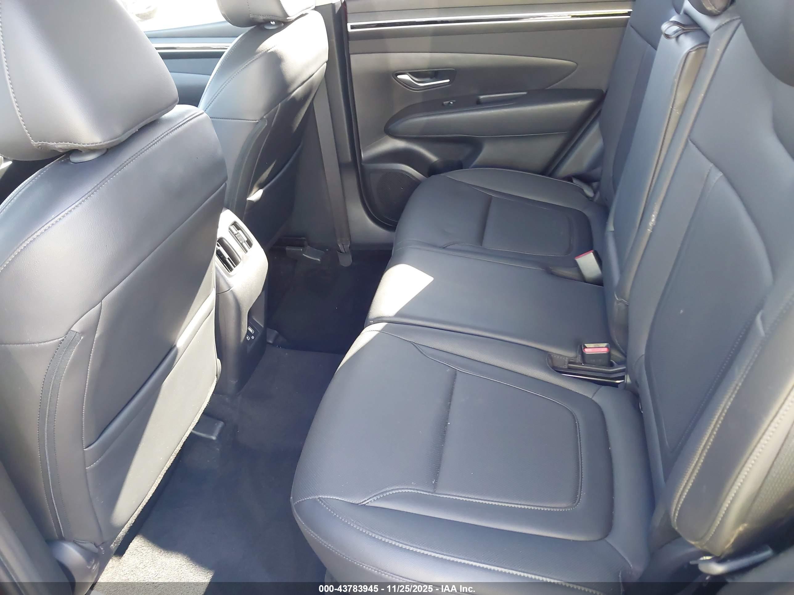 HYUNDAI TUCSON image 8
