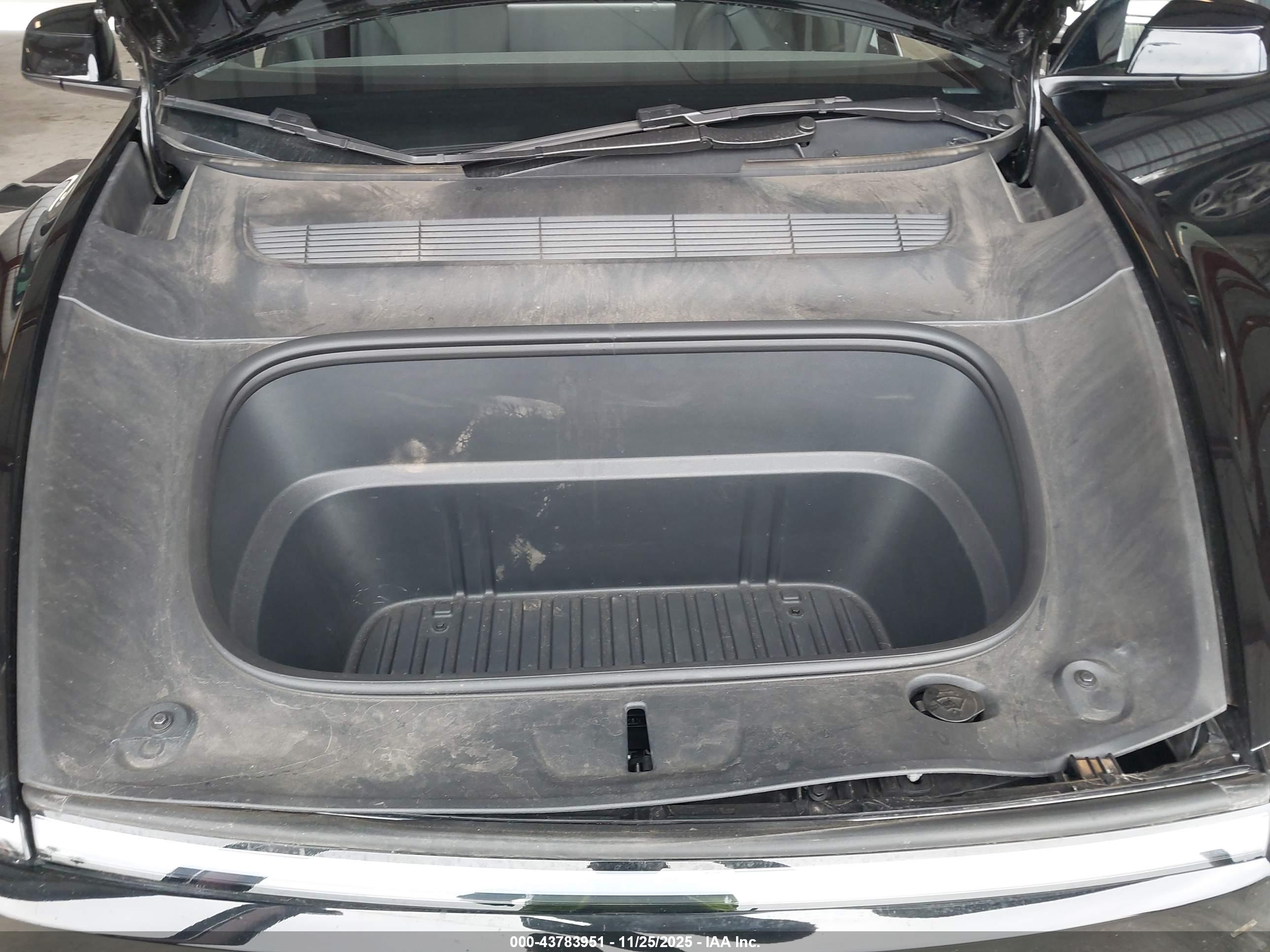 TESLA MODEL image 10
