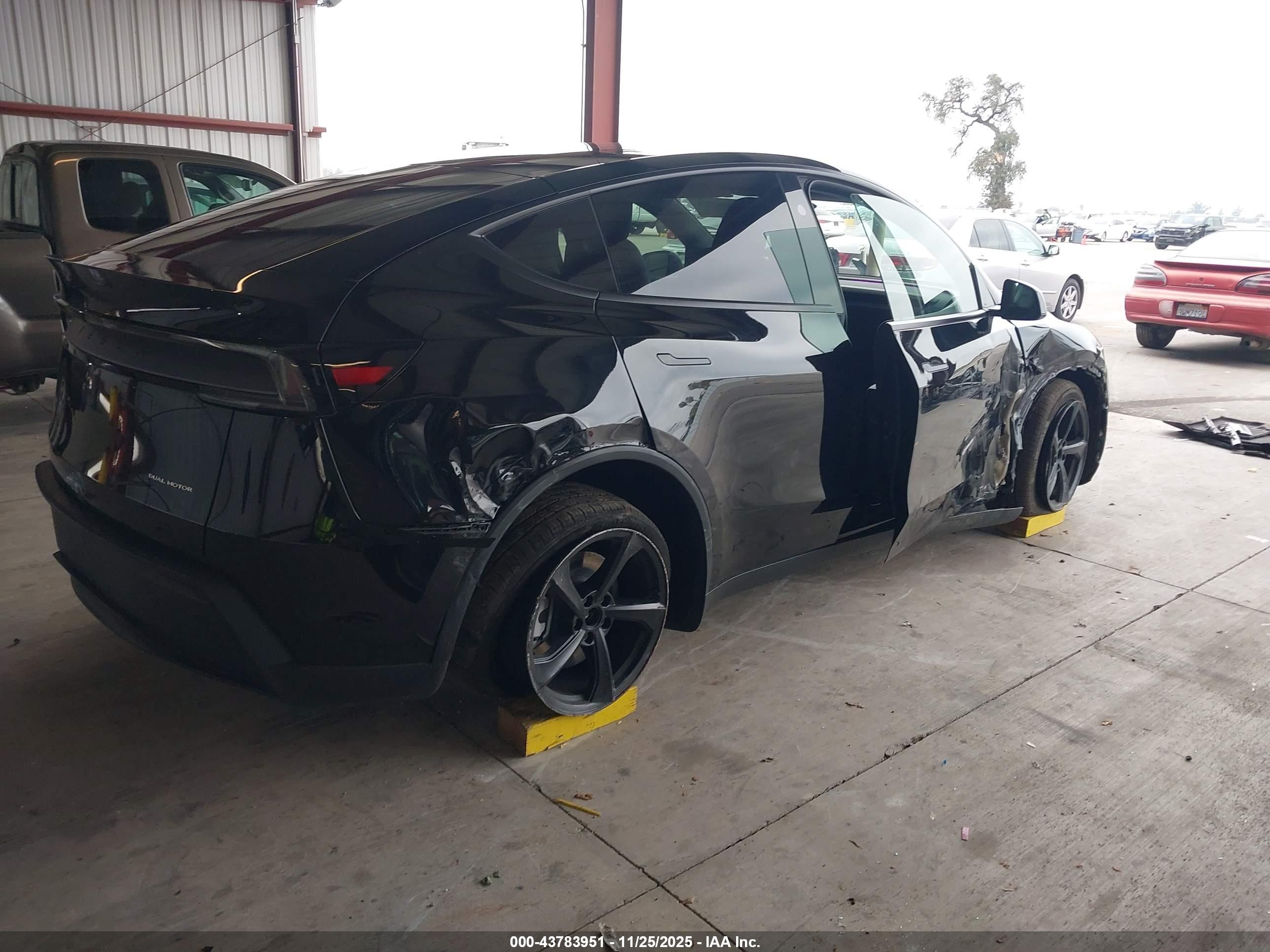 TESLA MODEL image 4