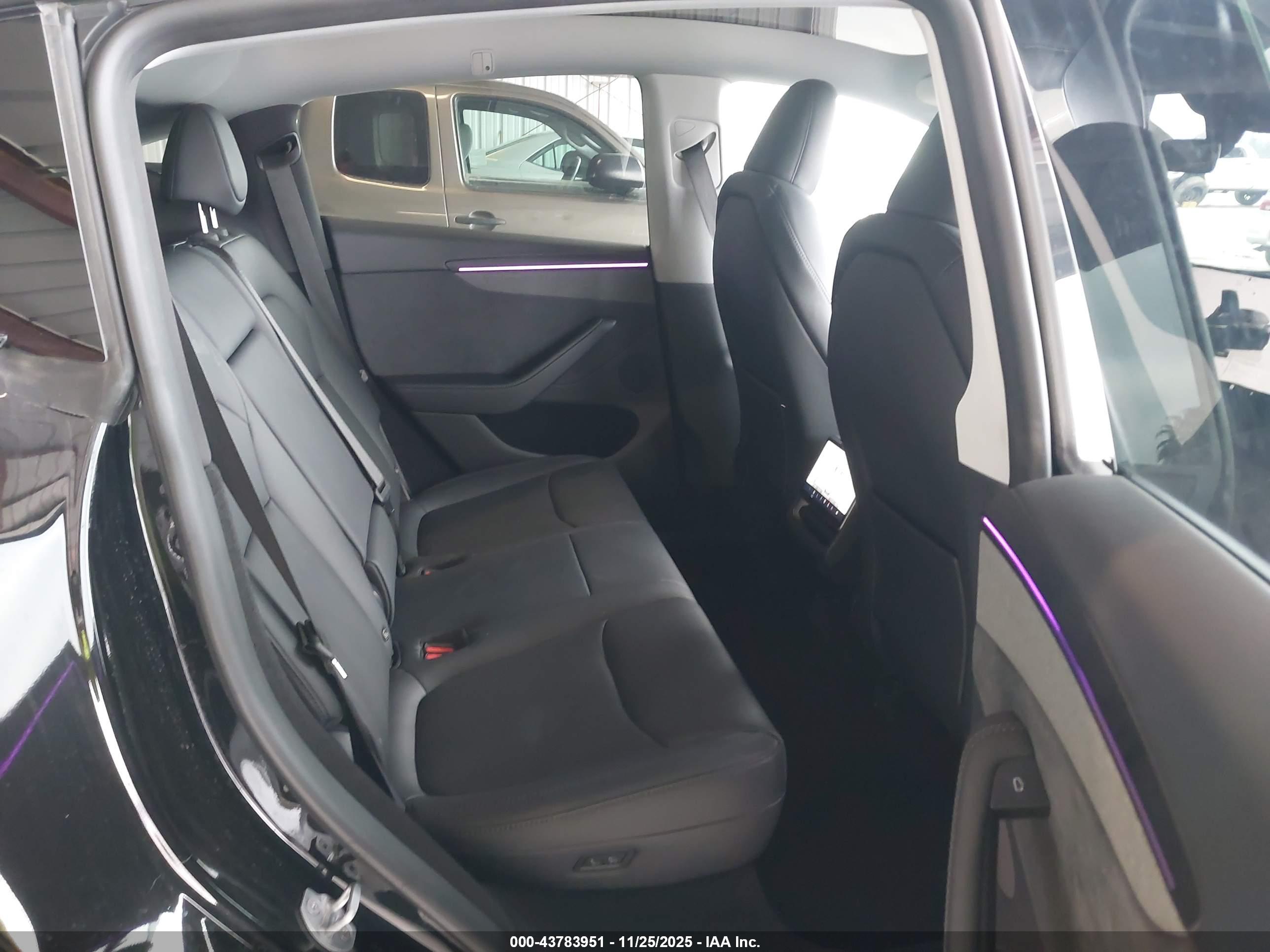 TESLA MODEL image 8
