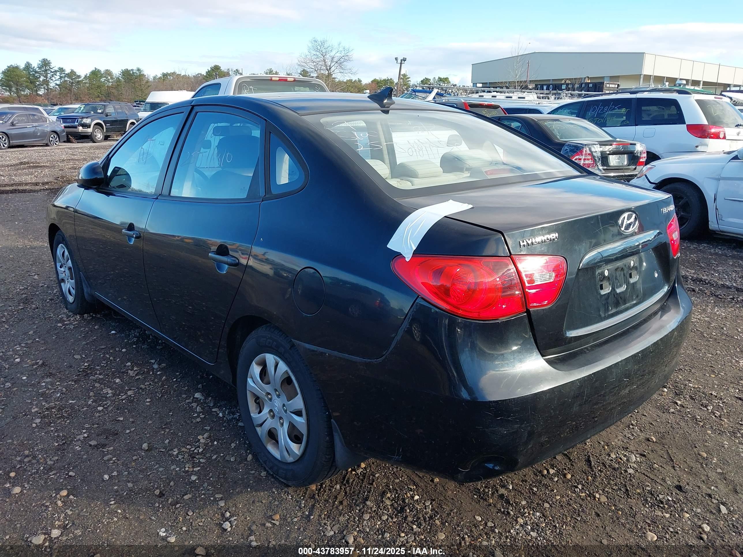 HYUNDAI ELANTRA image 3