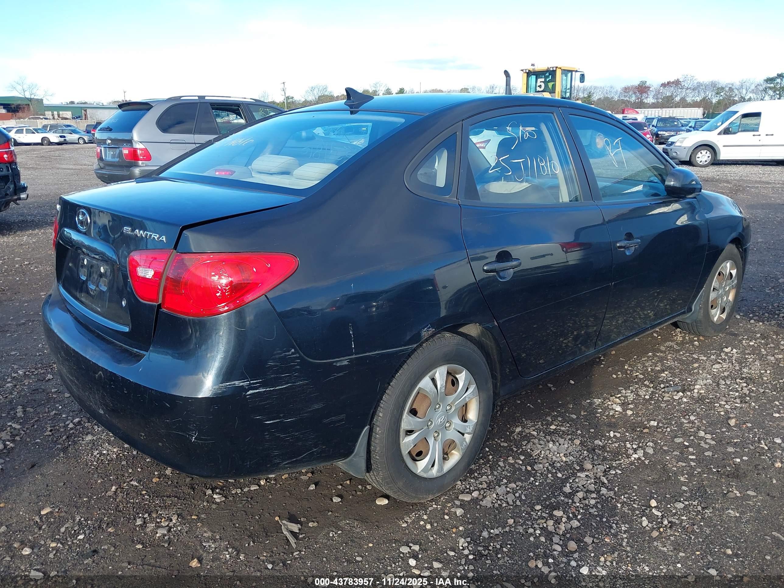 HYUNDAI ELANTRA image 4