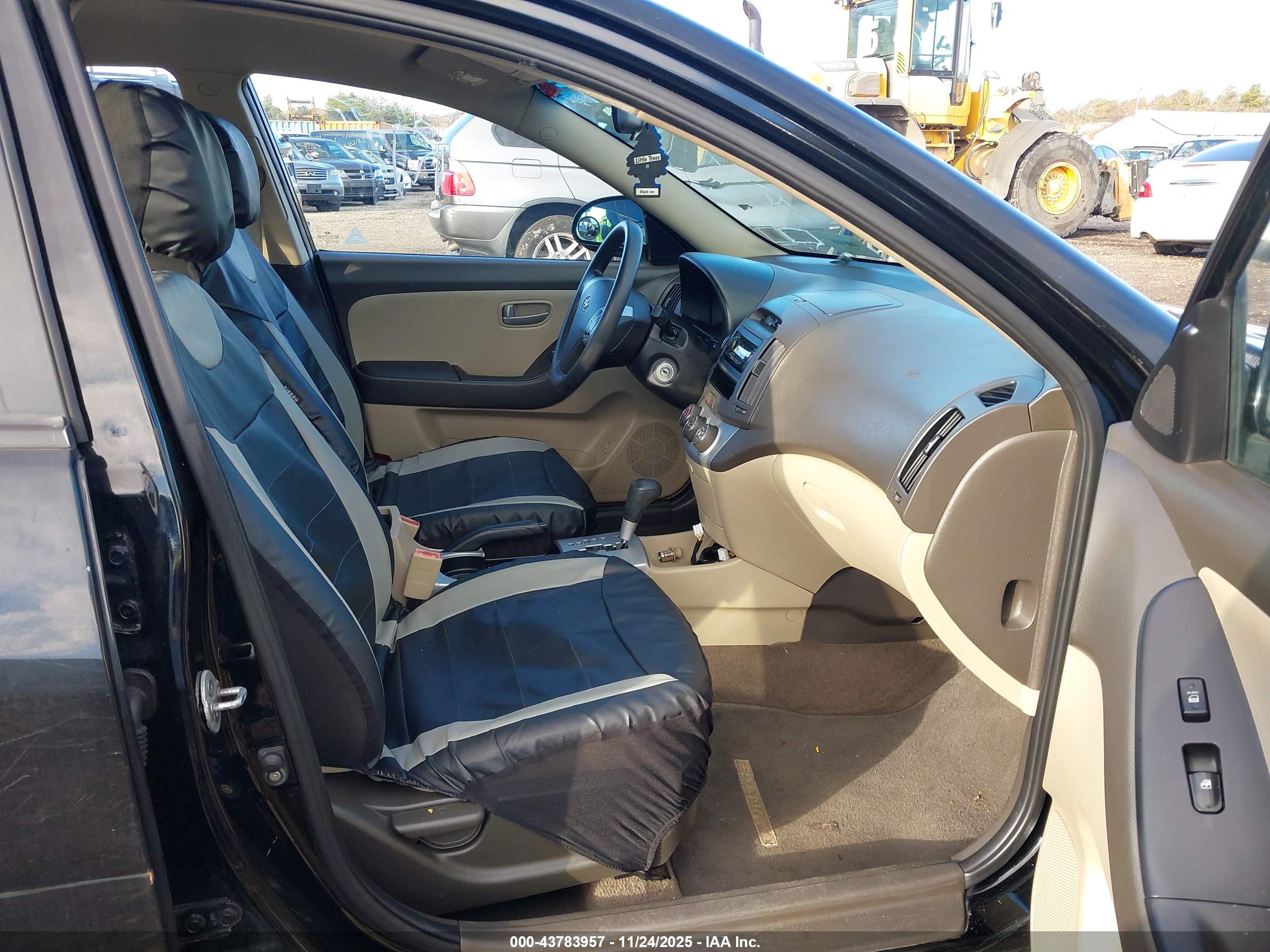 HYUNDAI ELANTRA image 5