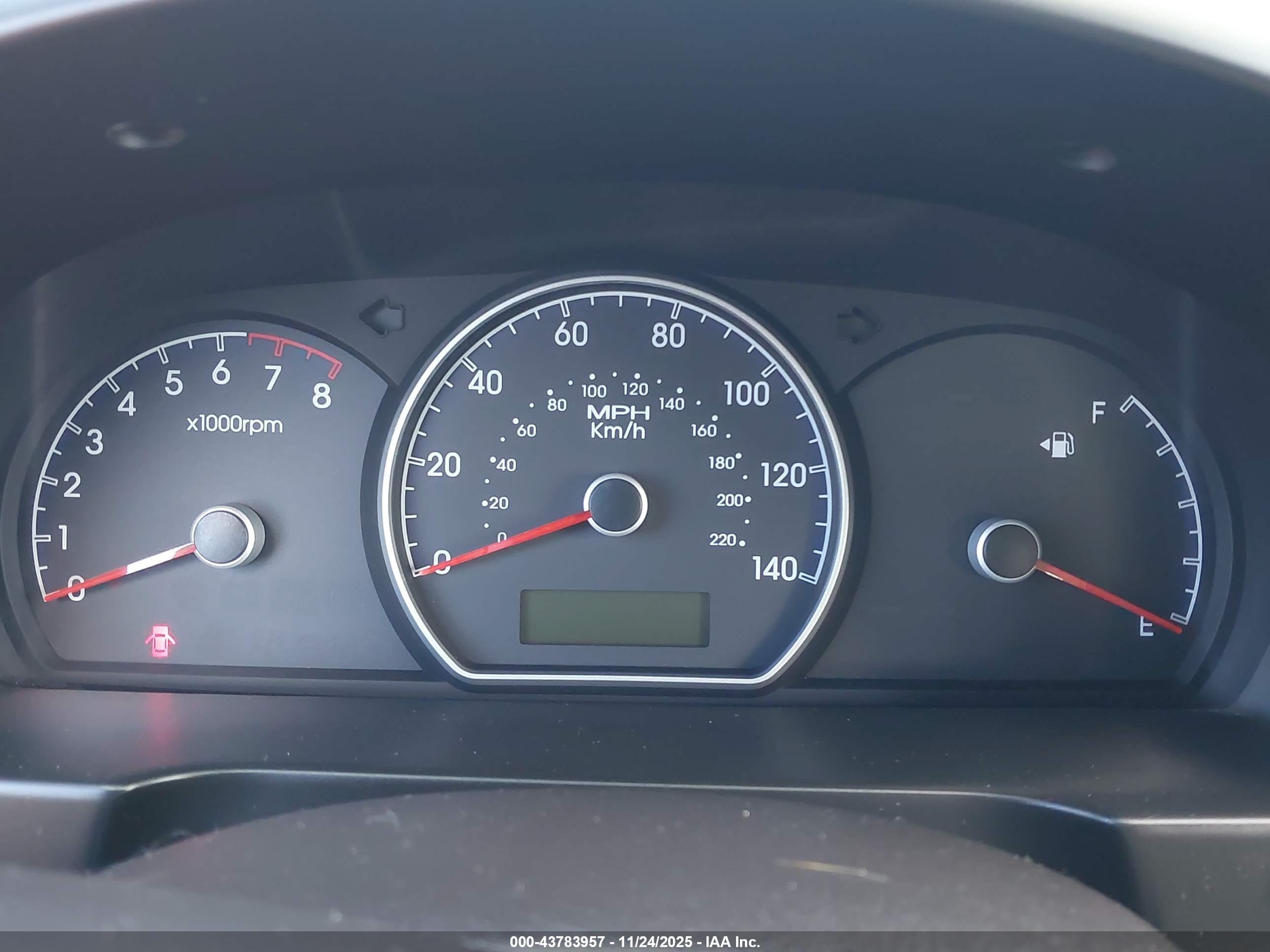 HYUNDAI ELANTRA image 7