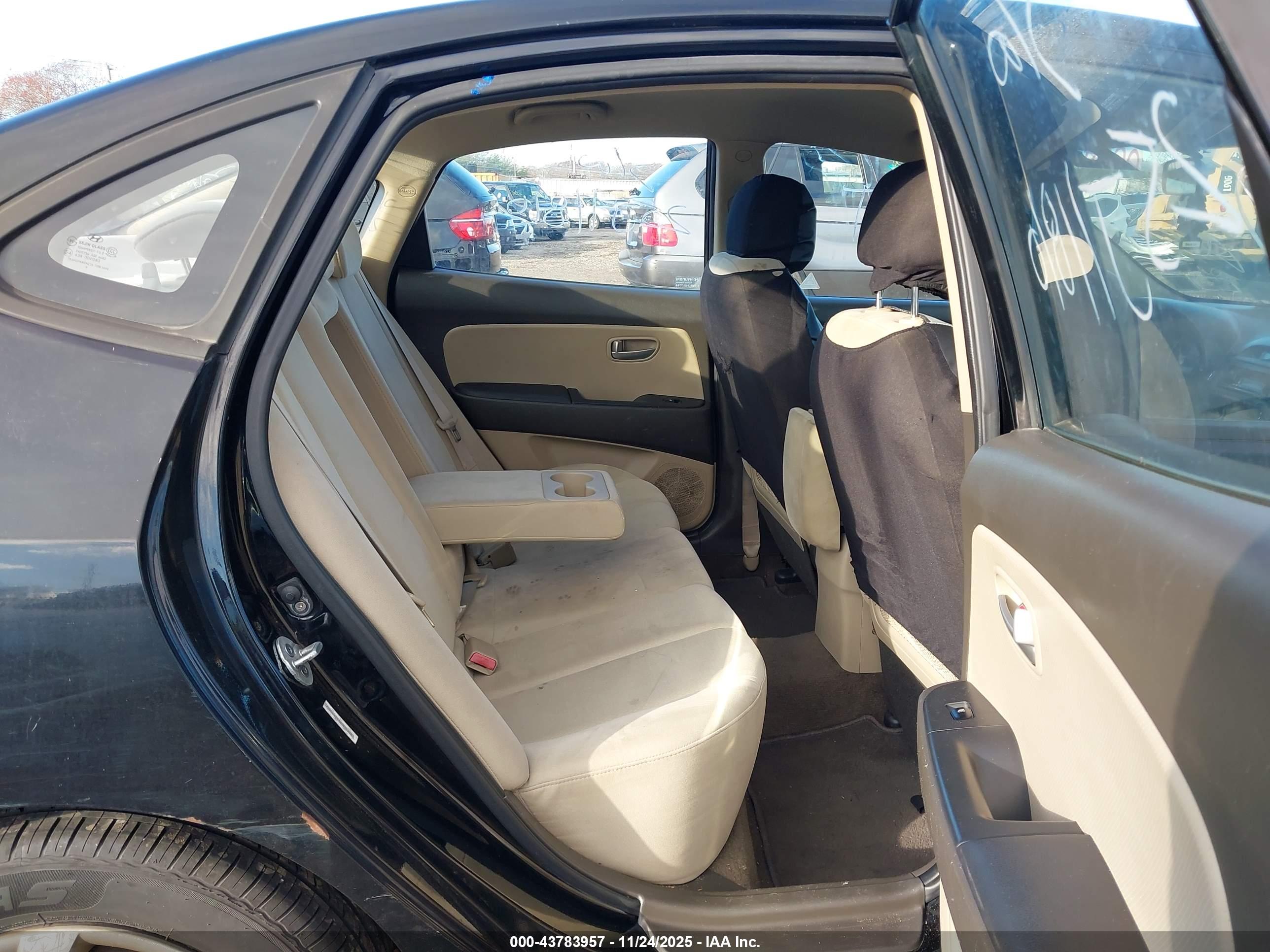 HYUNDAI ELANTRA image 8