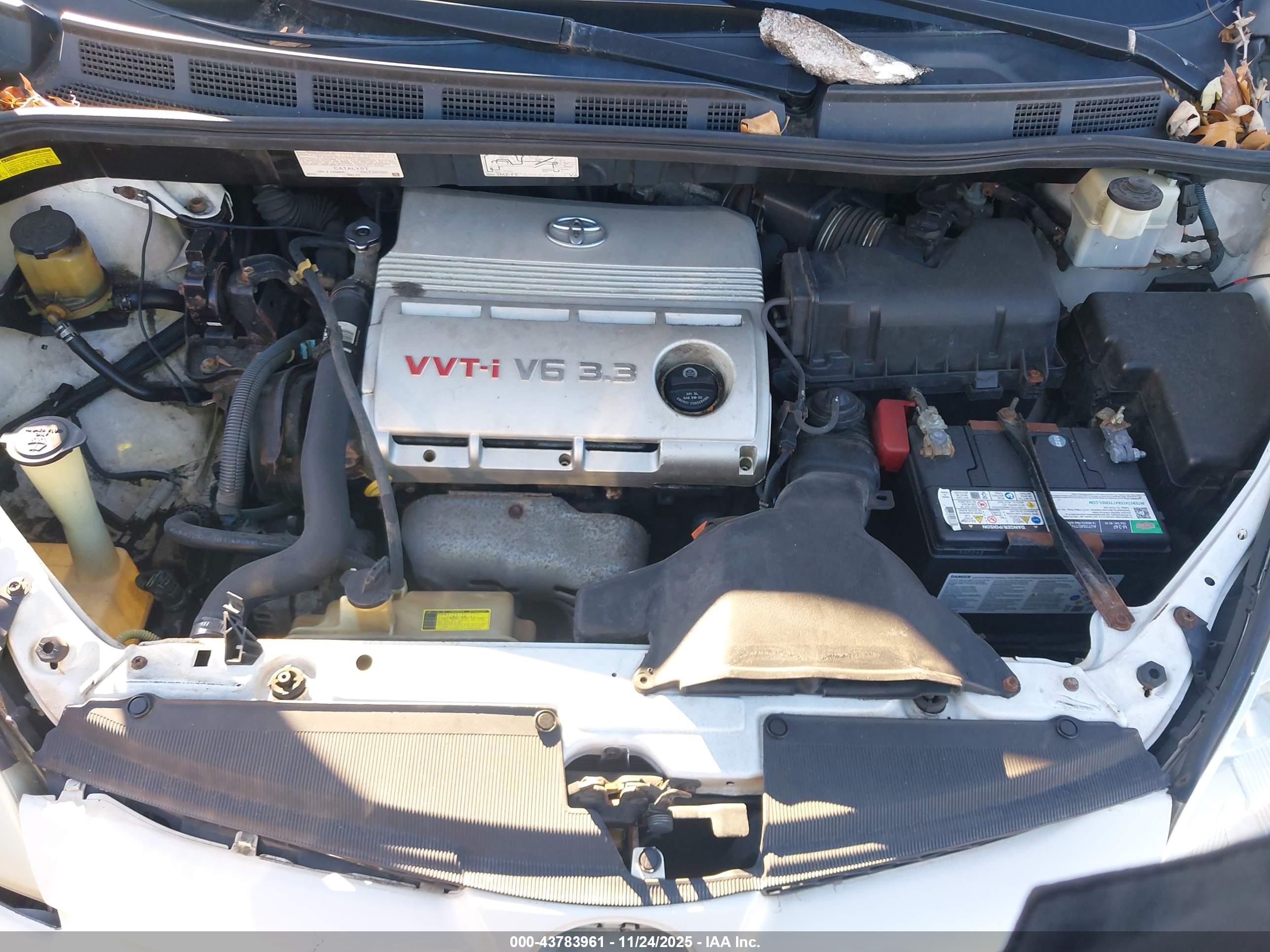 TOYOTA SIENNA image 10