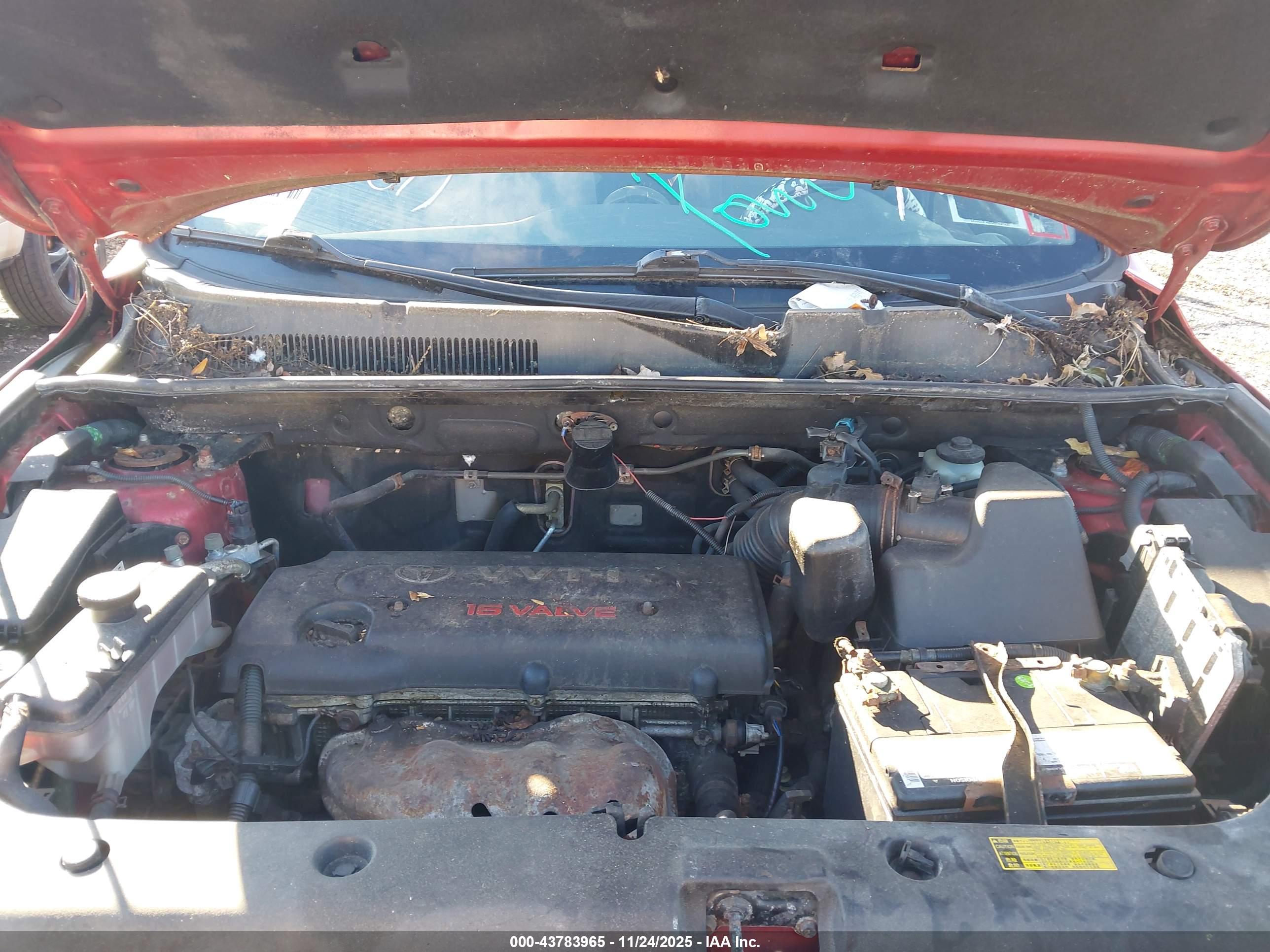 TOYOTA RAV4 image 10