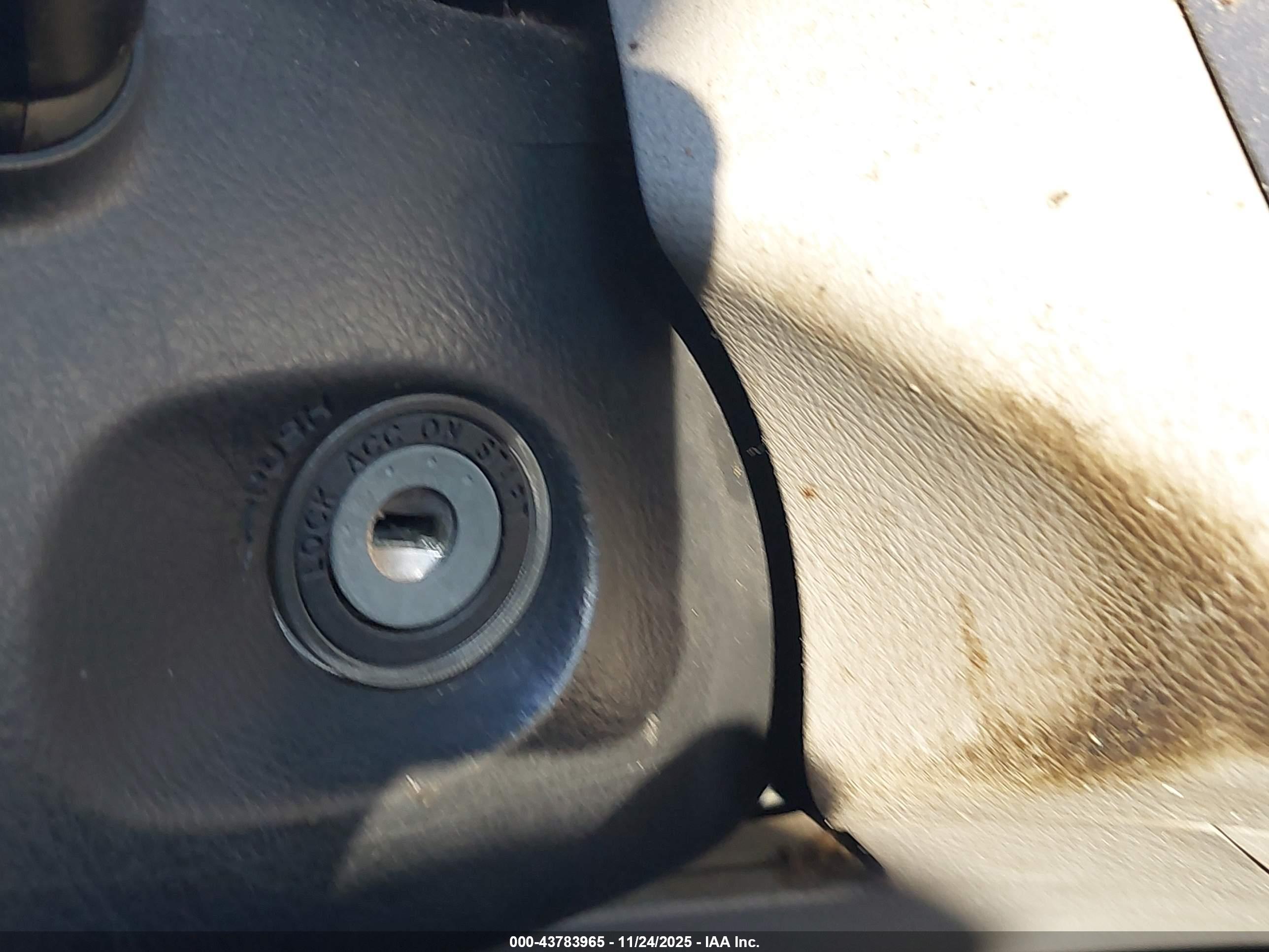 TOYOTA RAV4 image 11