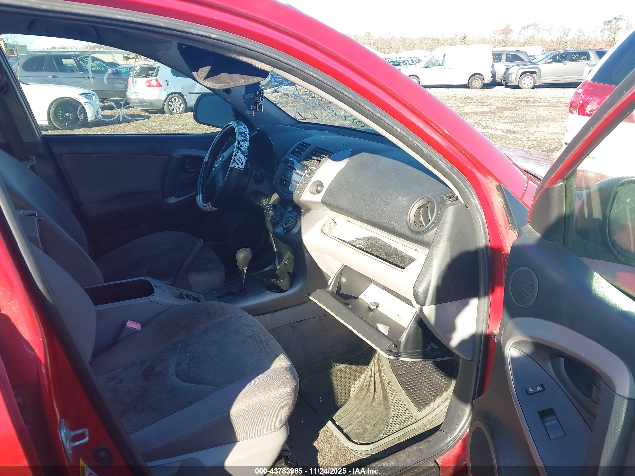 TOYOTA RAV4 image 5