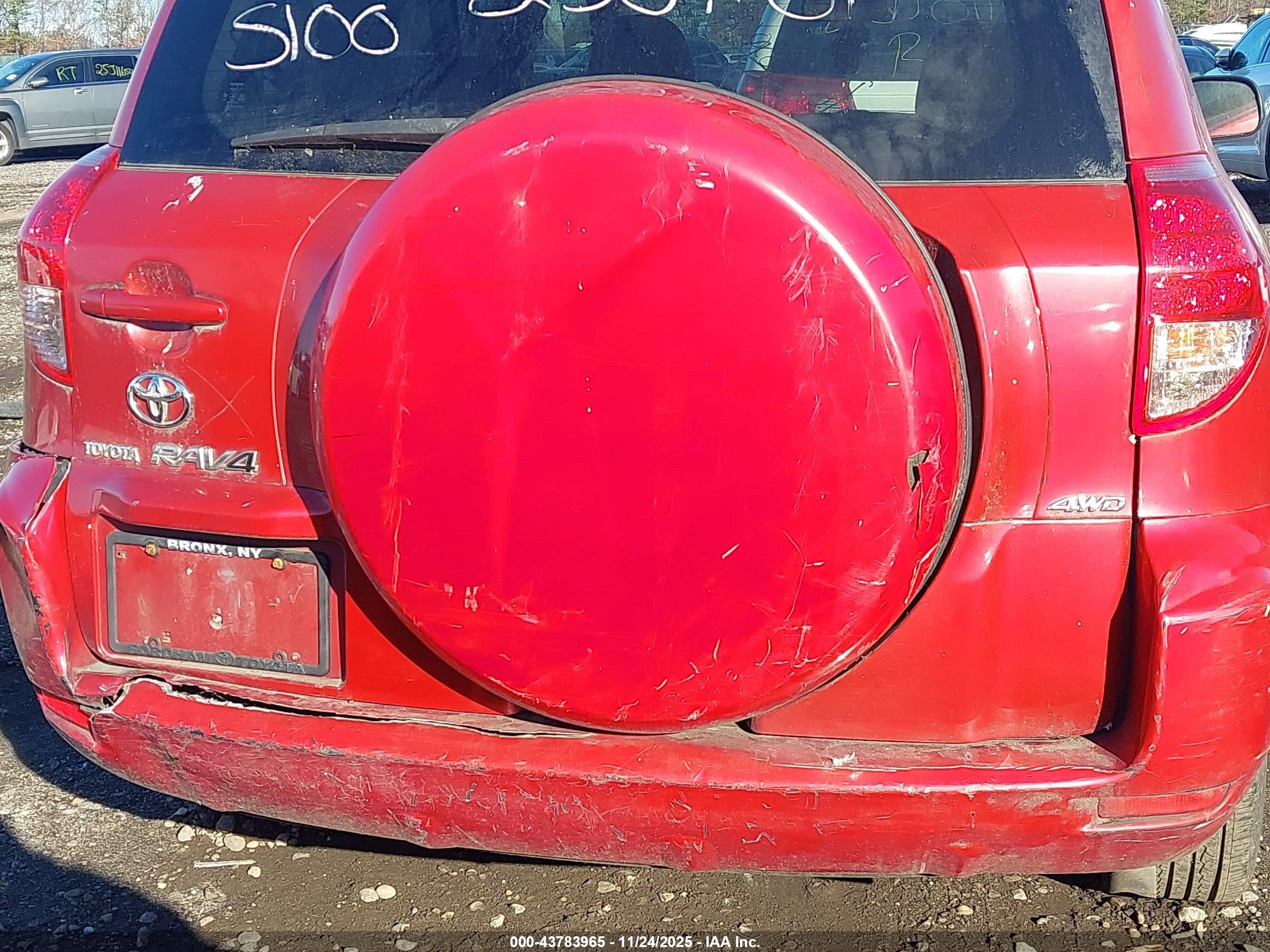 TOYOTA RAV4 image 6