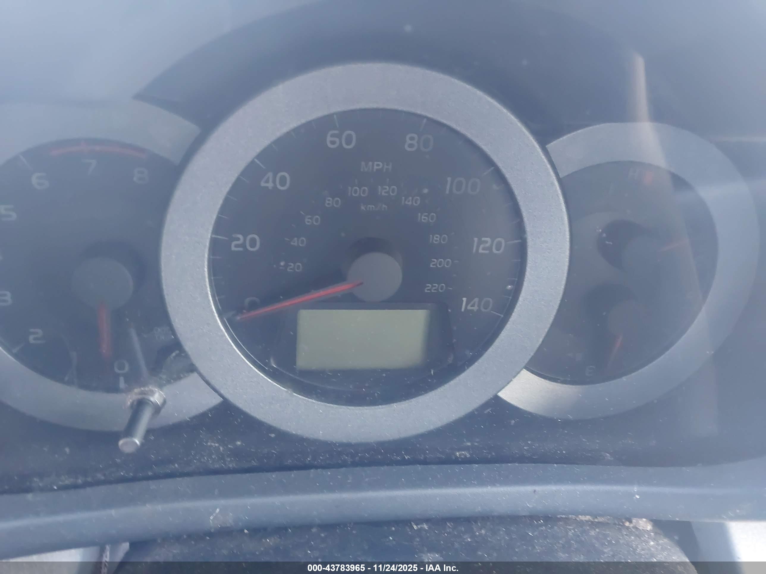 TOYOTA RAV4 image 7