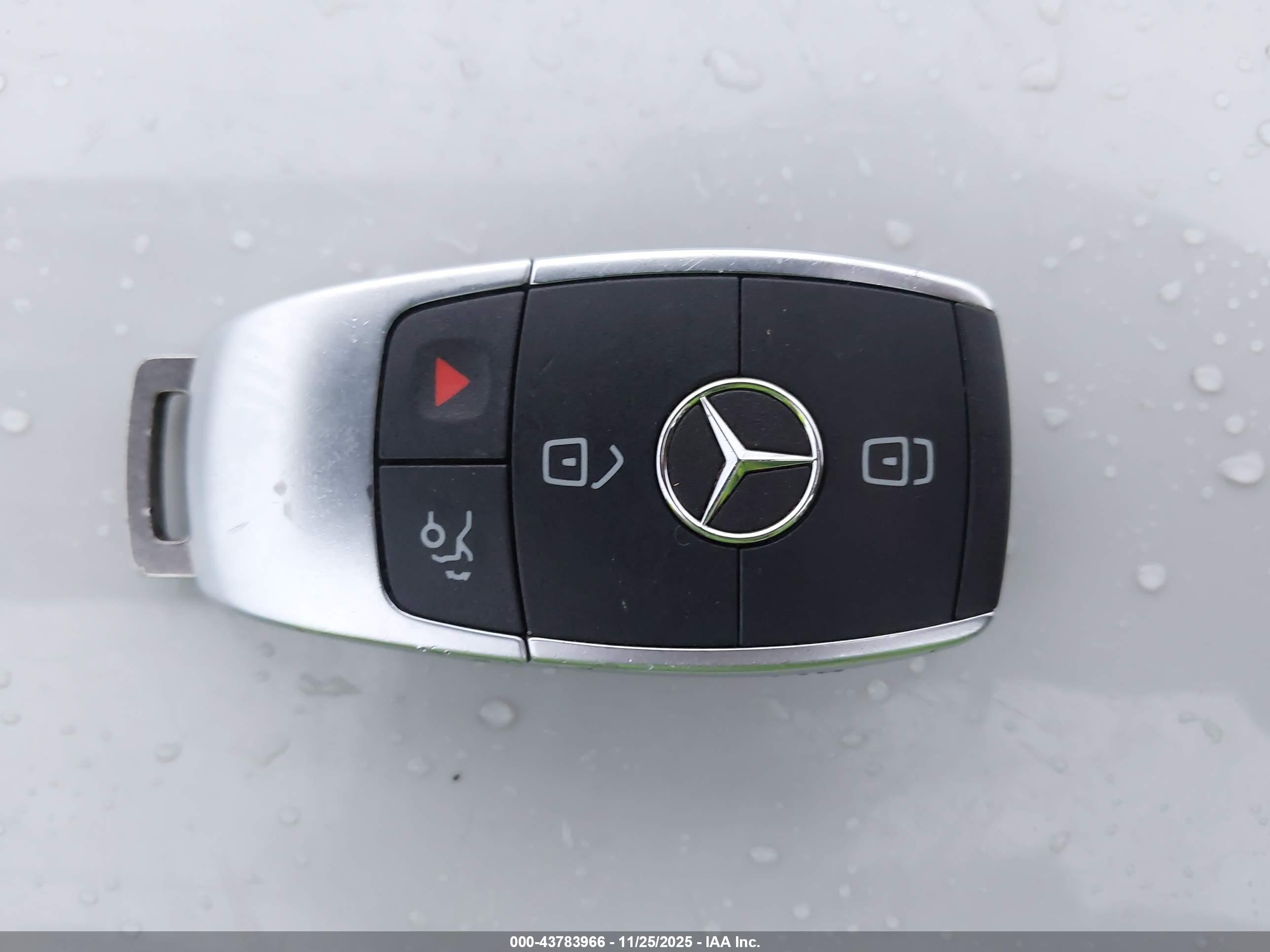 MERCEDES-BENZ C image 11
