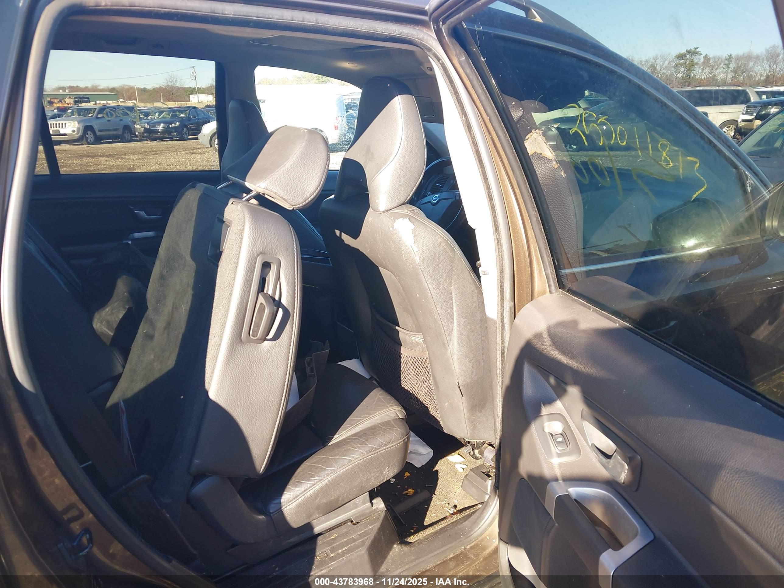 VOLVO XC90 image 8