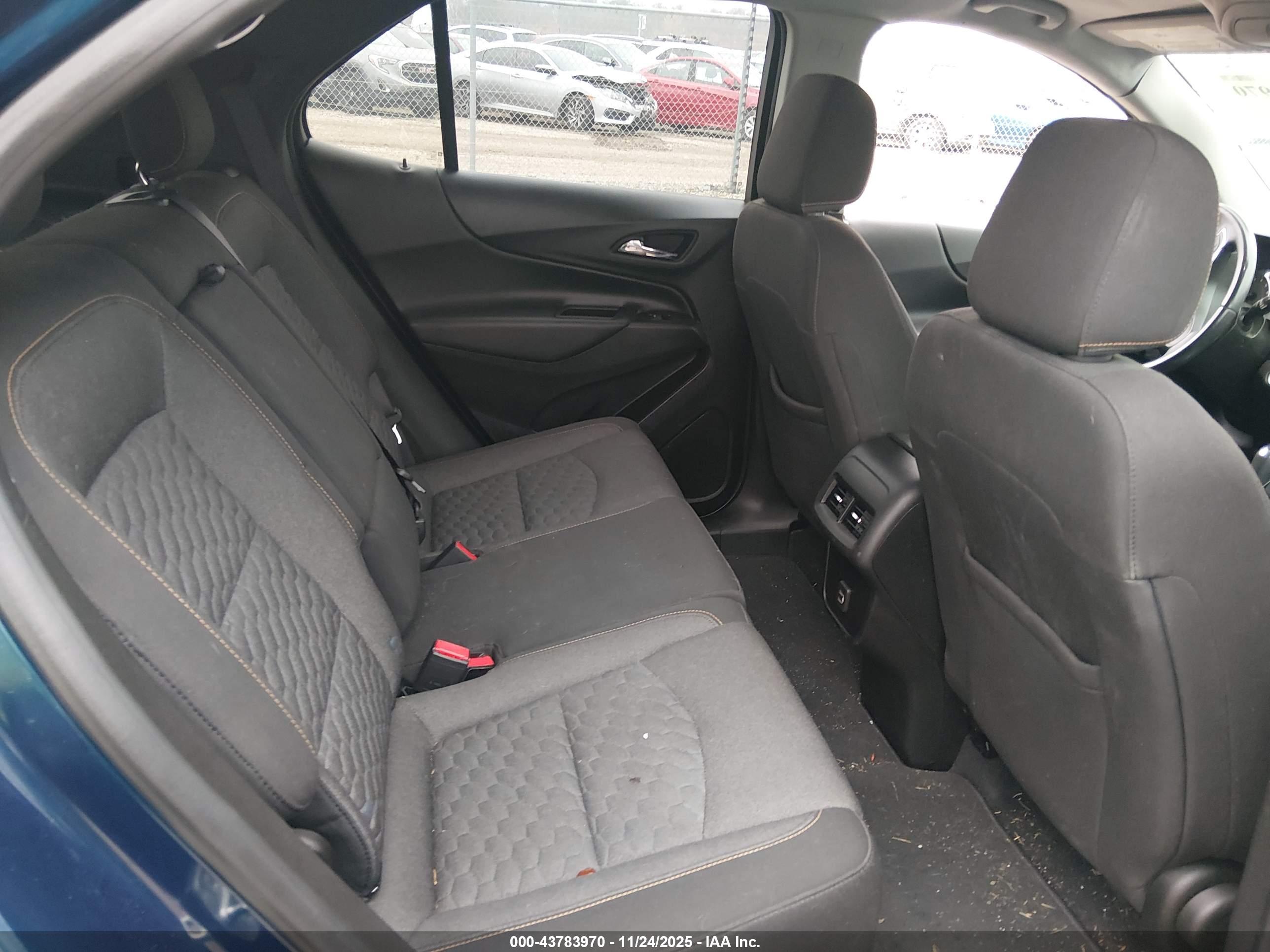 CHEVROLET EQUINOX image 8