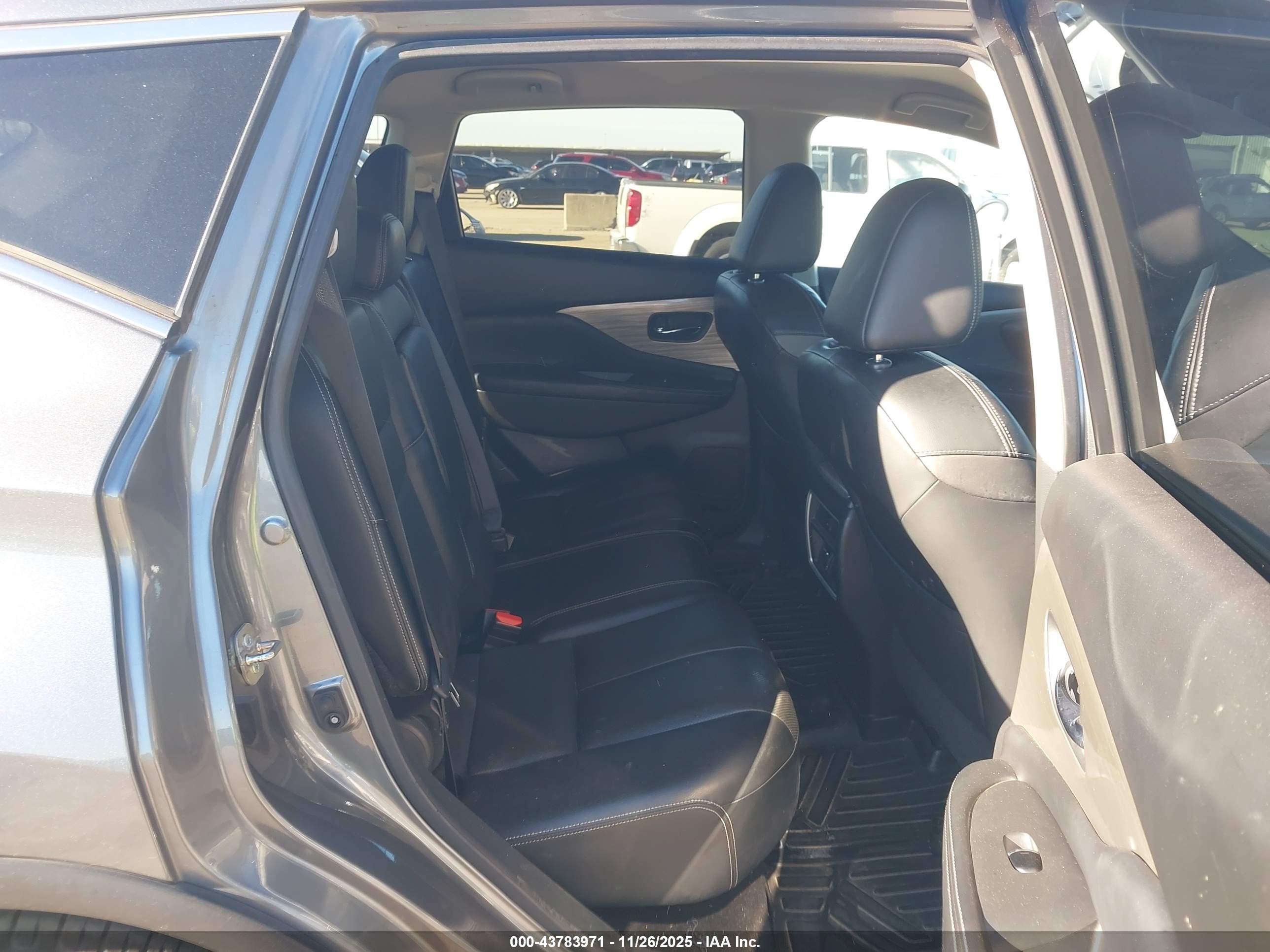 NISSAN MURANO image 8