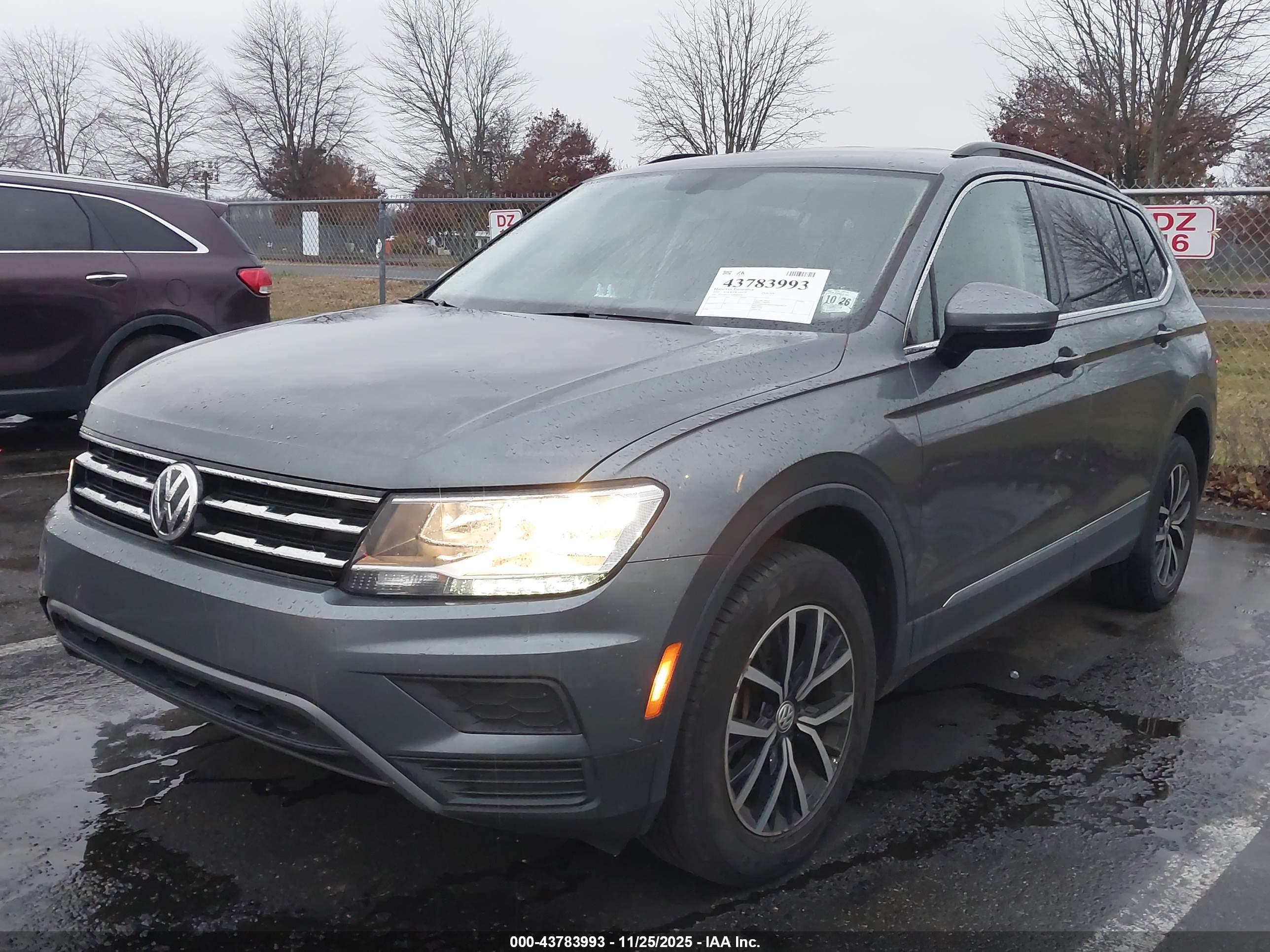 VOLKSWAGEN TIGUAN image 2