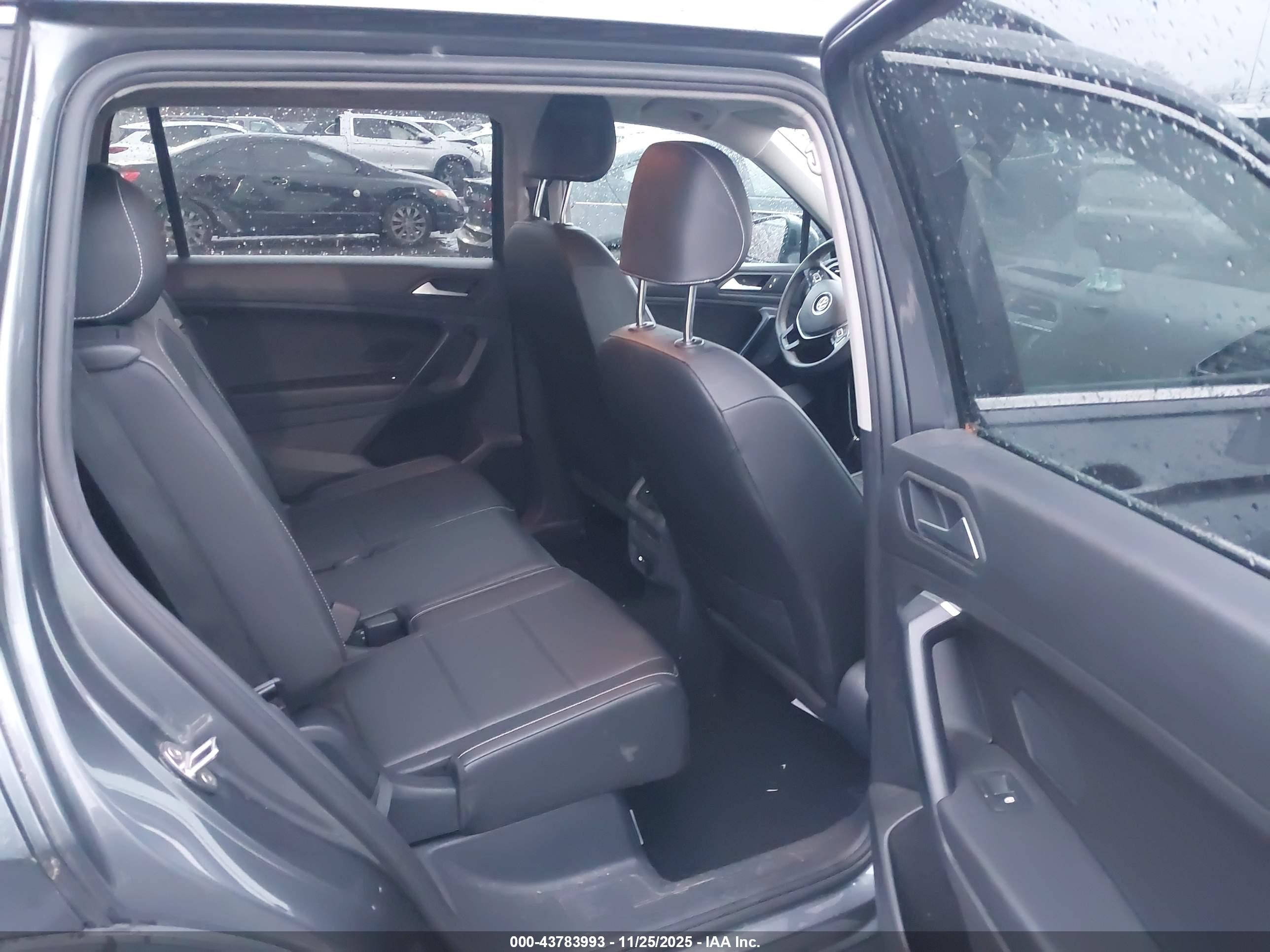VOLKSWAGEN TIGUAN image 8