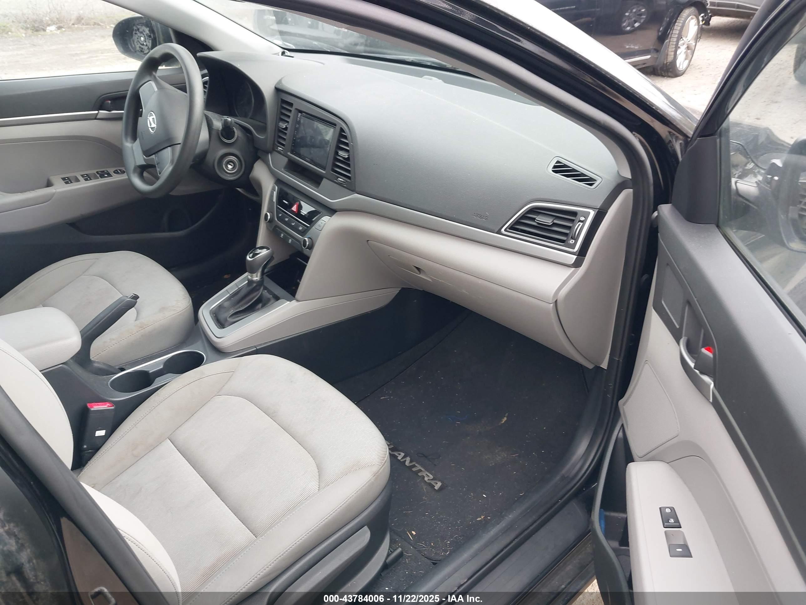 HYUNDAI ELANTRA image 5