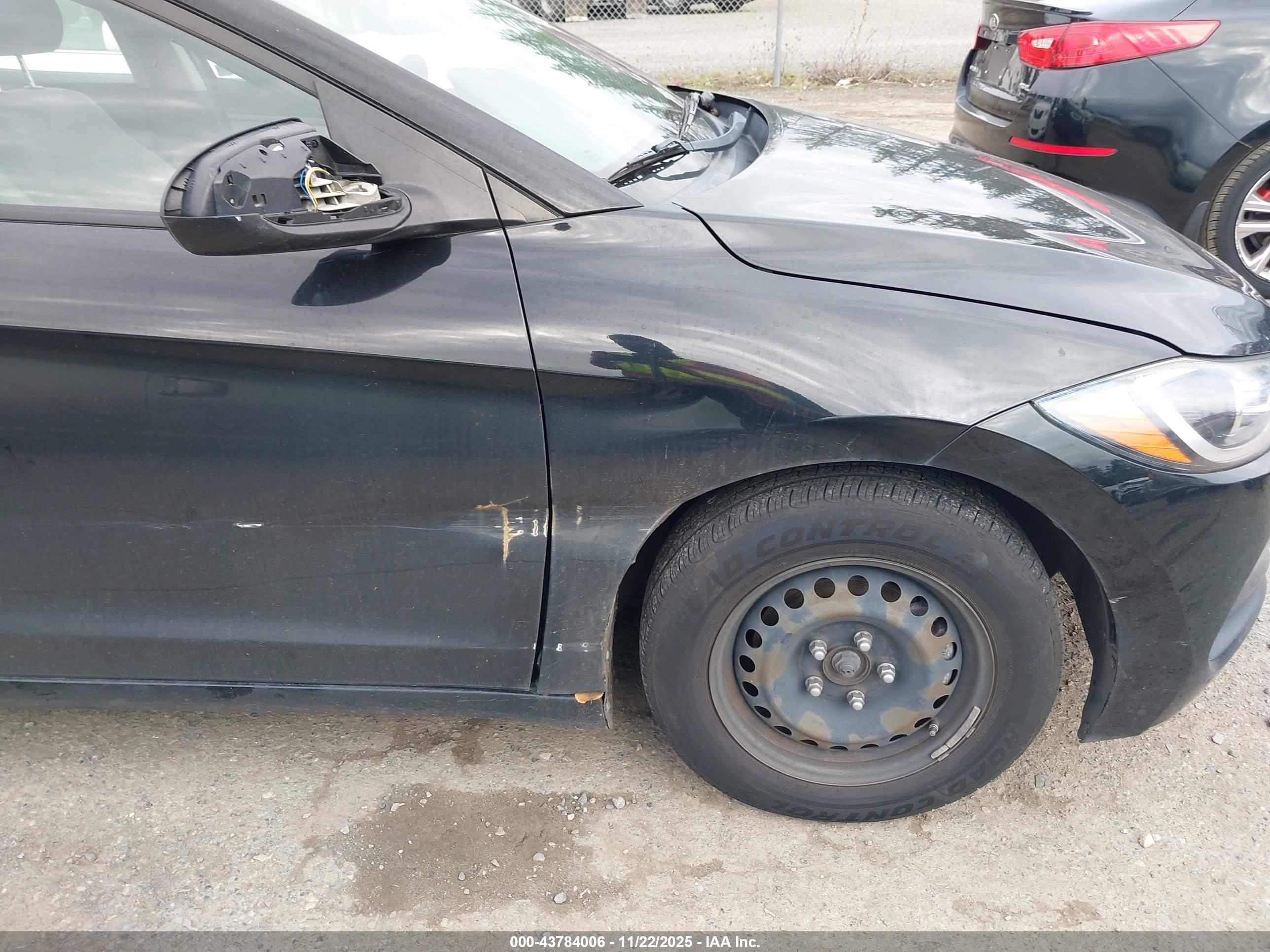 HYUNDAI ELANTRA image 6