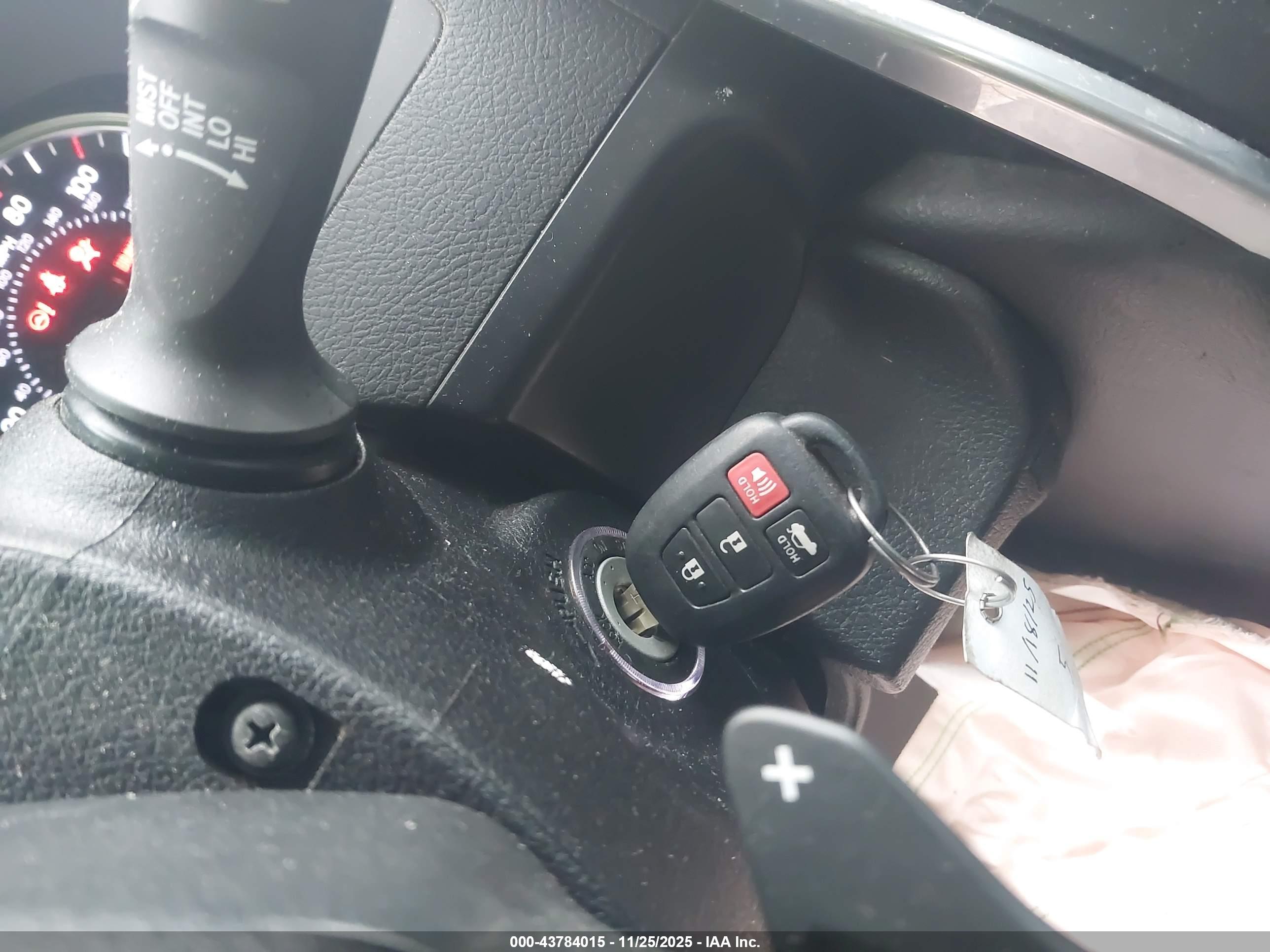 TOYOTA CAMRY image 11
