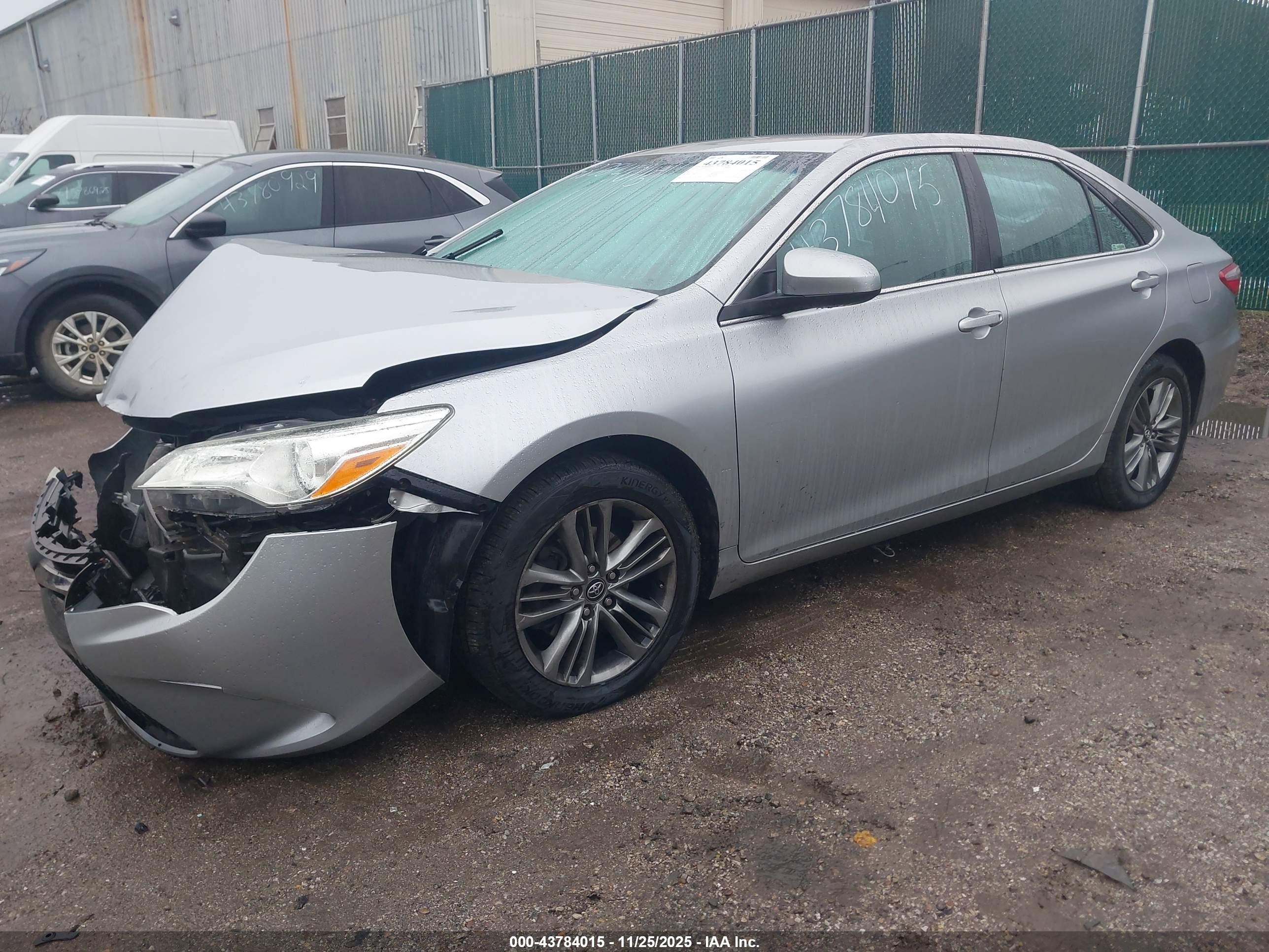 TOYOTA CAMRY image 2