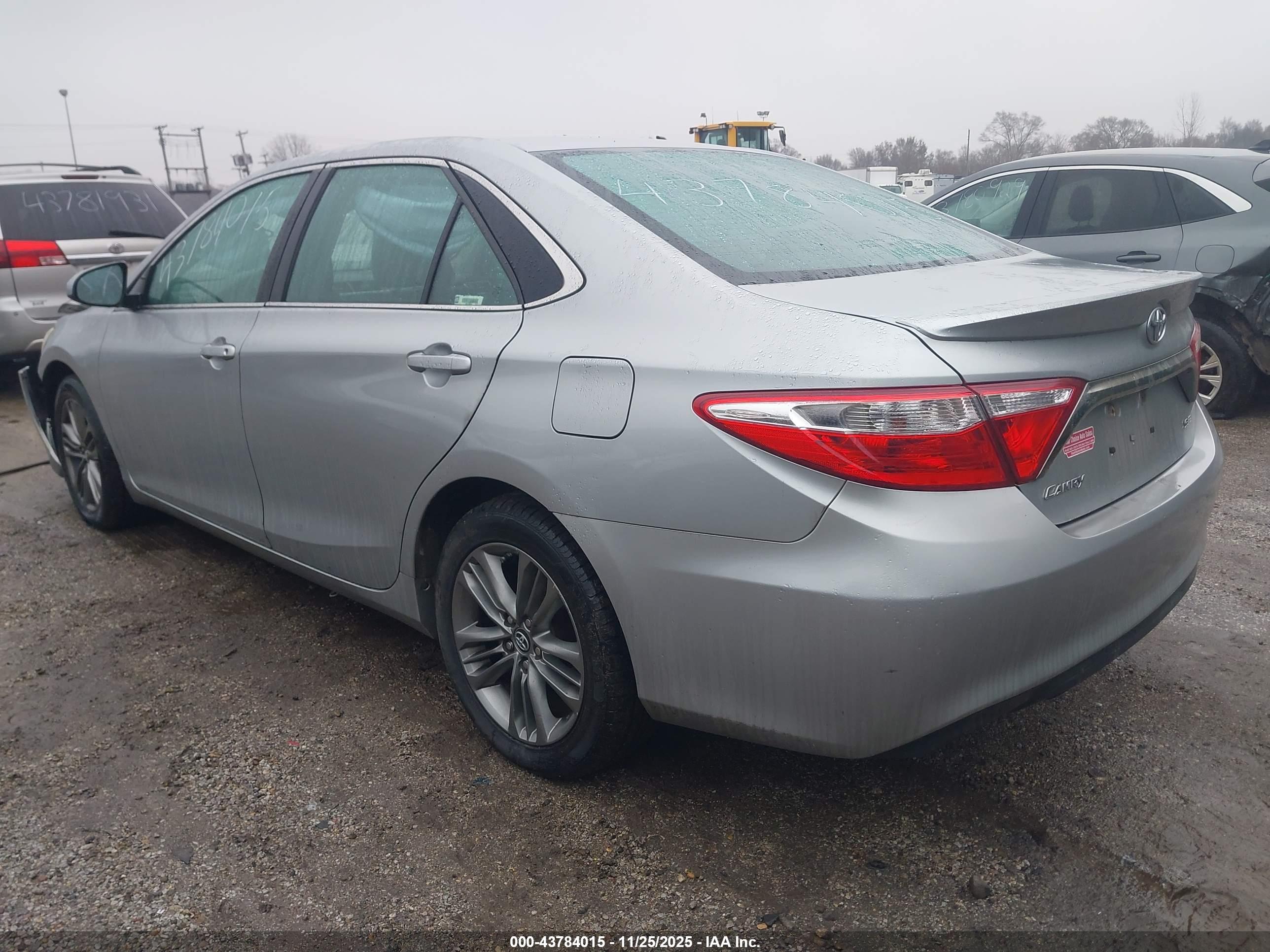 TOYOTA CAMRY image 3
