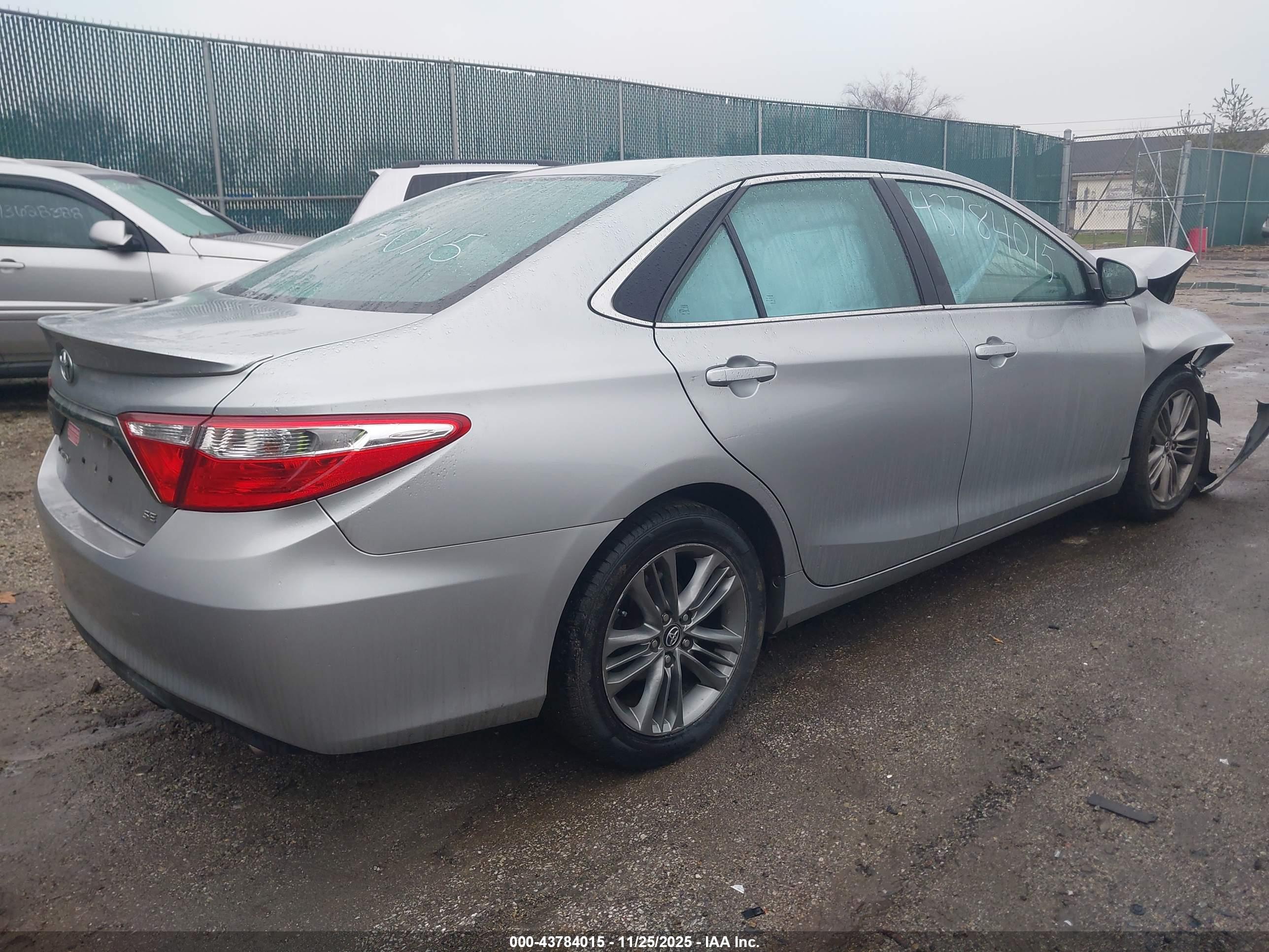 TOYOTA CAMRY image 4