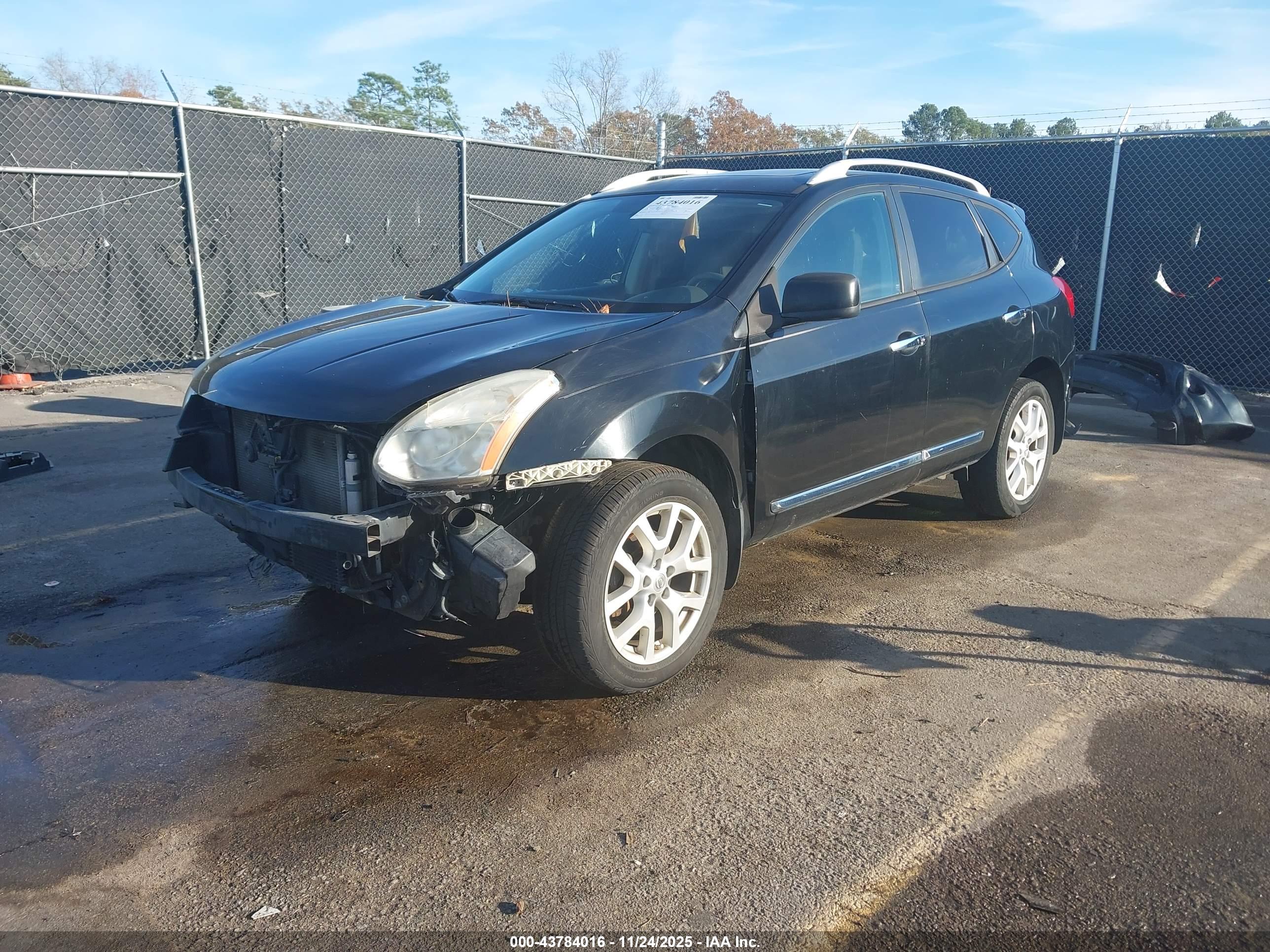 NISSAN ROGUE image 2