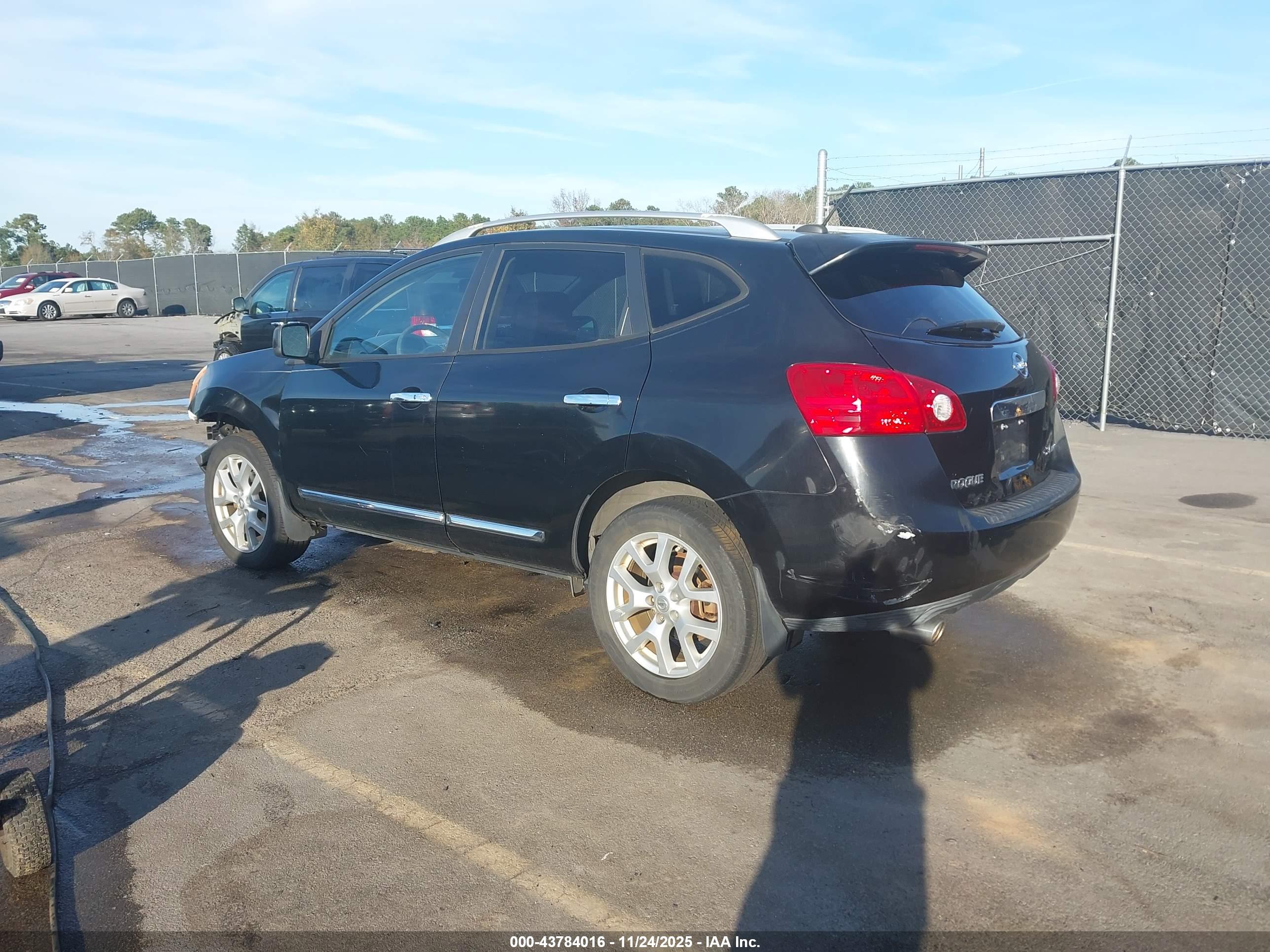 NISSAN ROGUE image 3