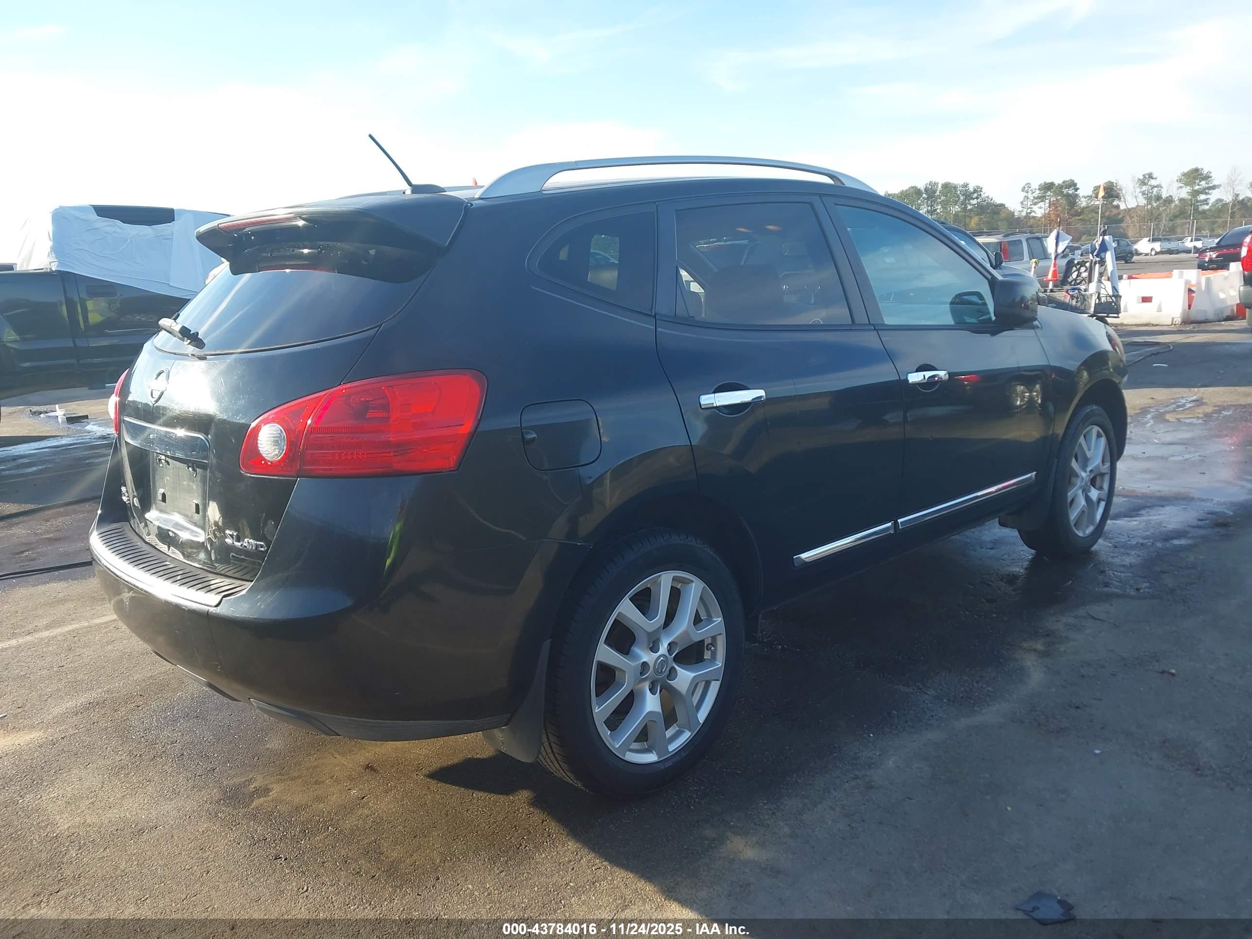 NISSAN ROGUE image 4