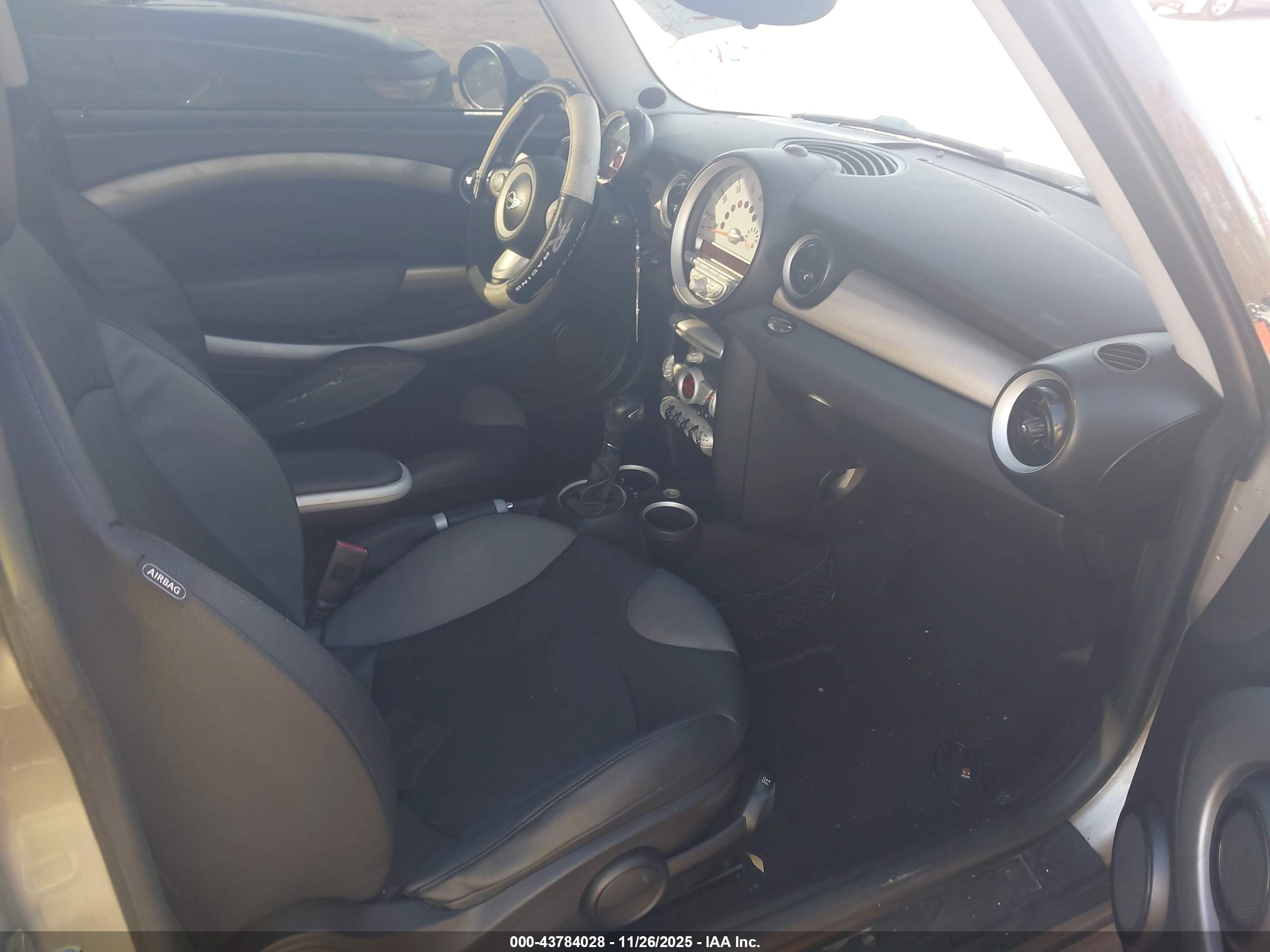 MINI COOPER image 5