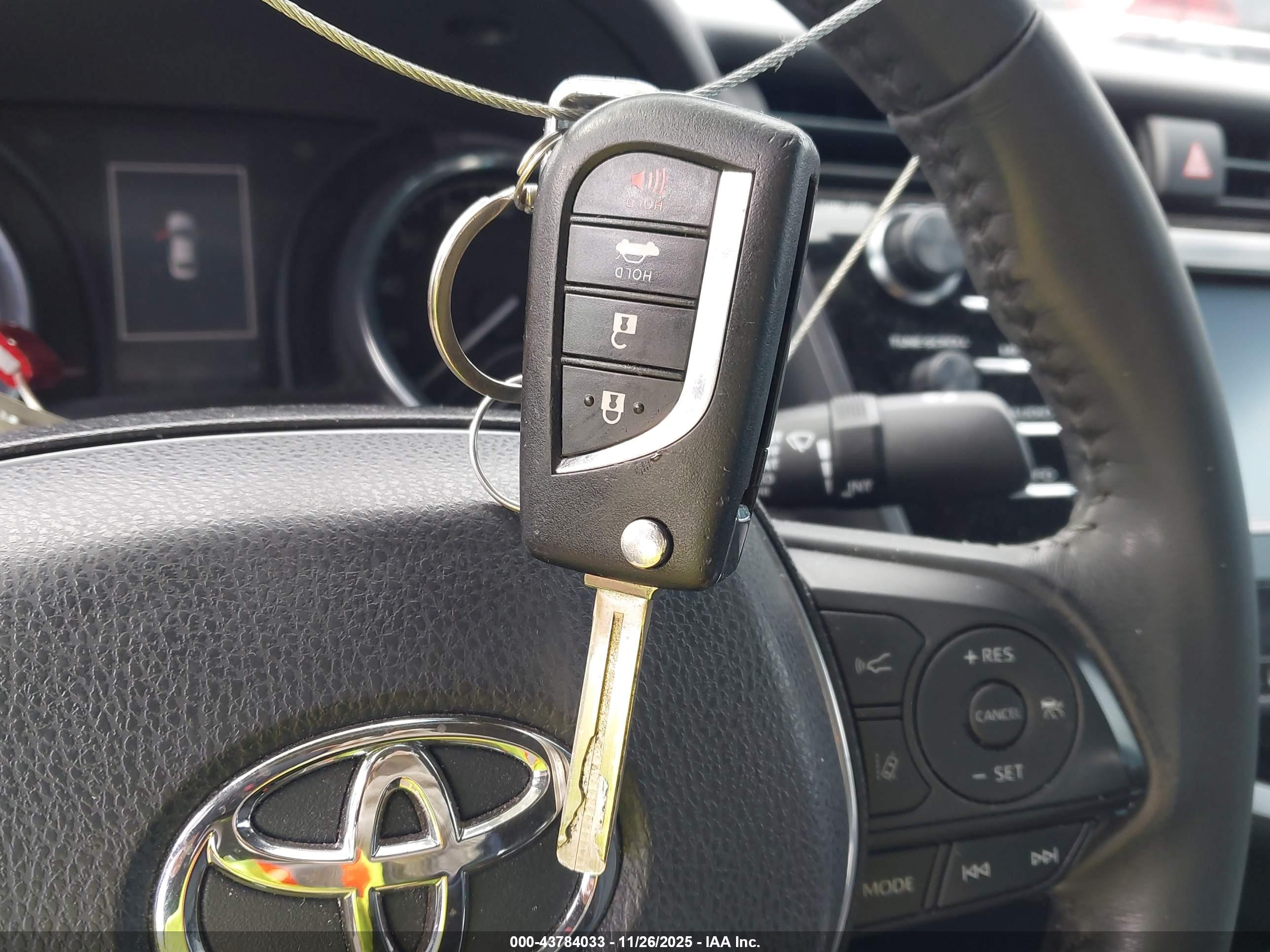 TOYOTA CAMRY image 11