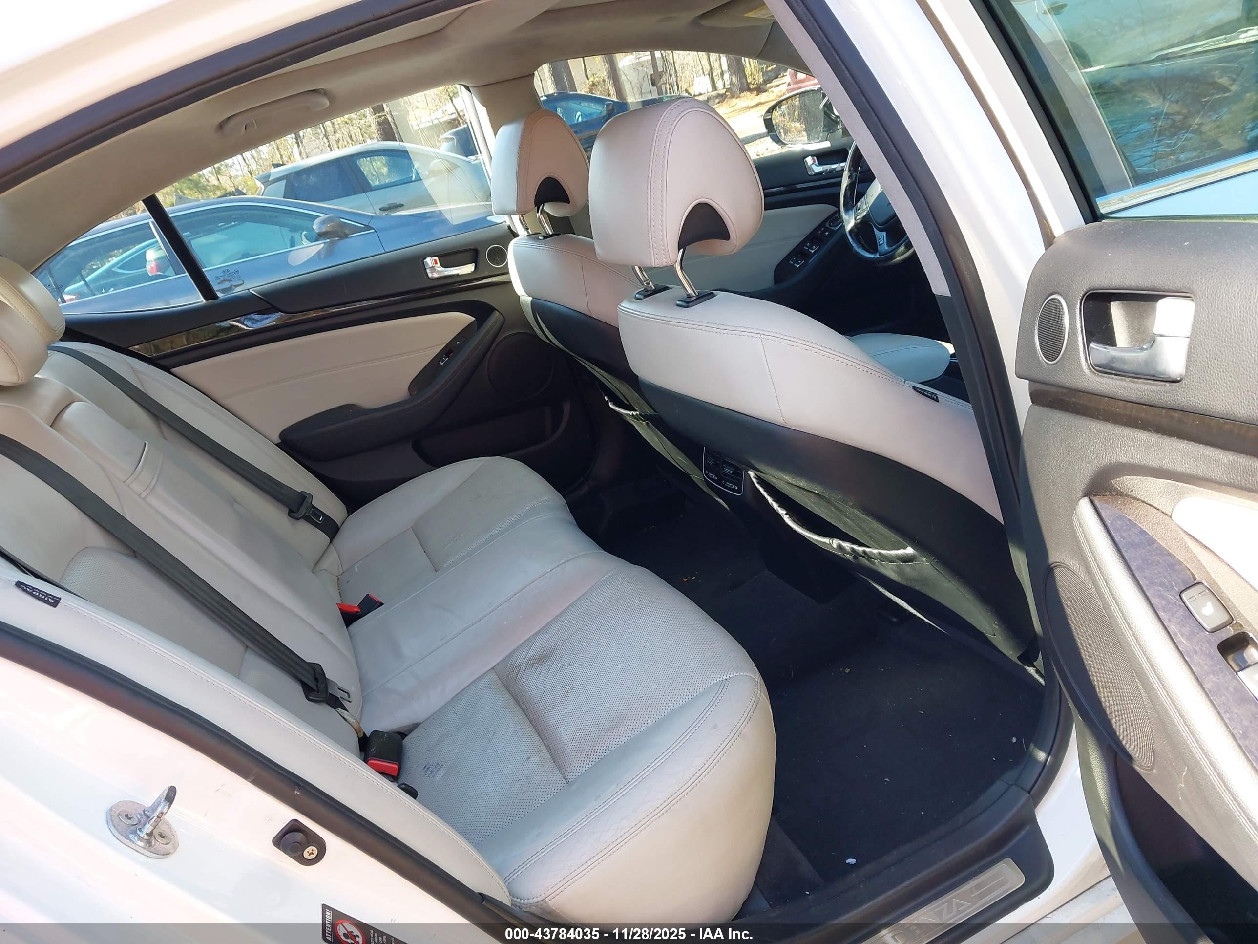 KIA CADENZA image 8