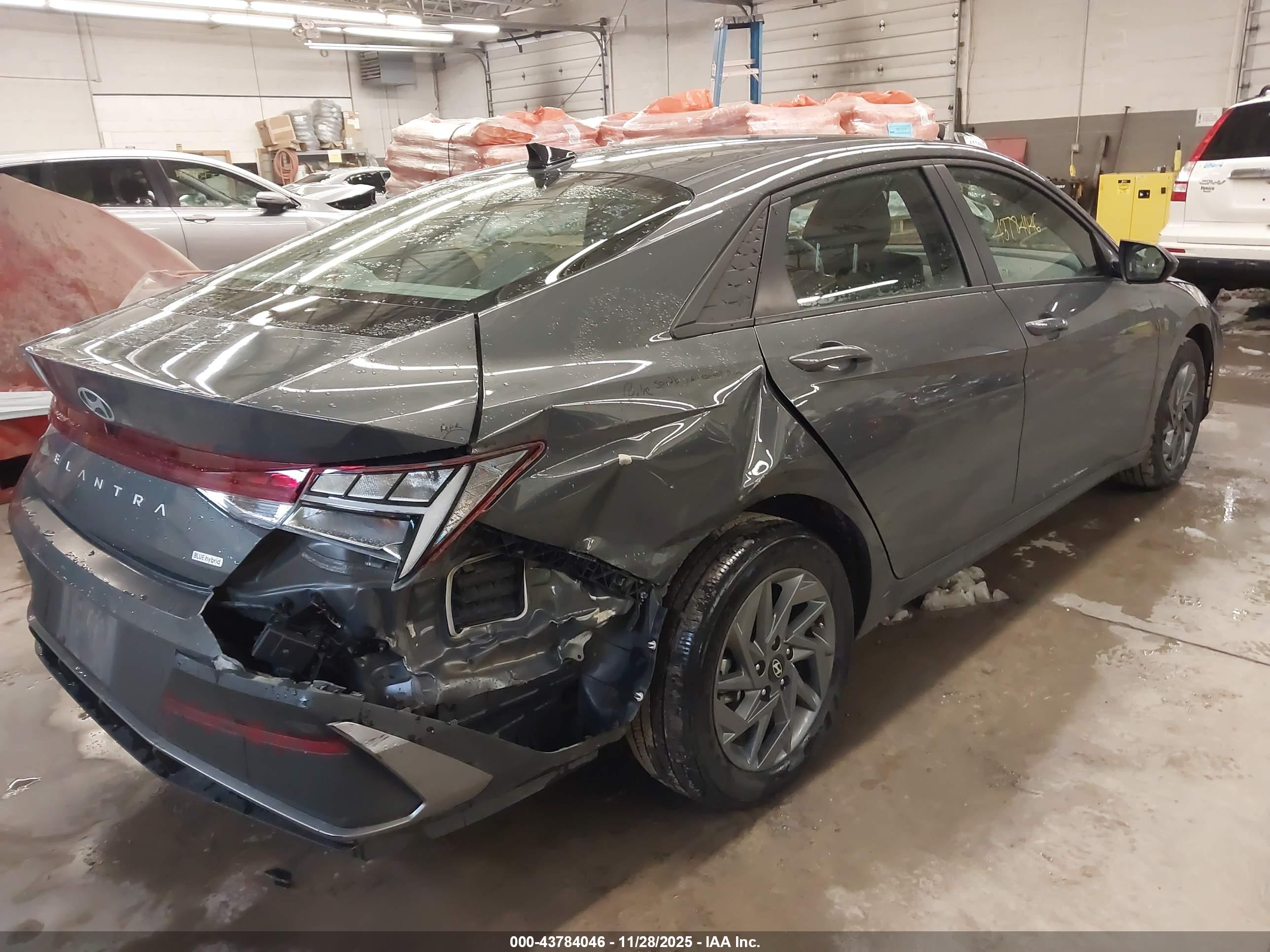 HYUNDAI ELANTRA image 6