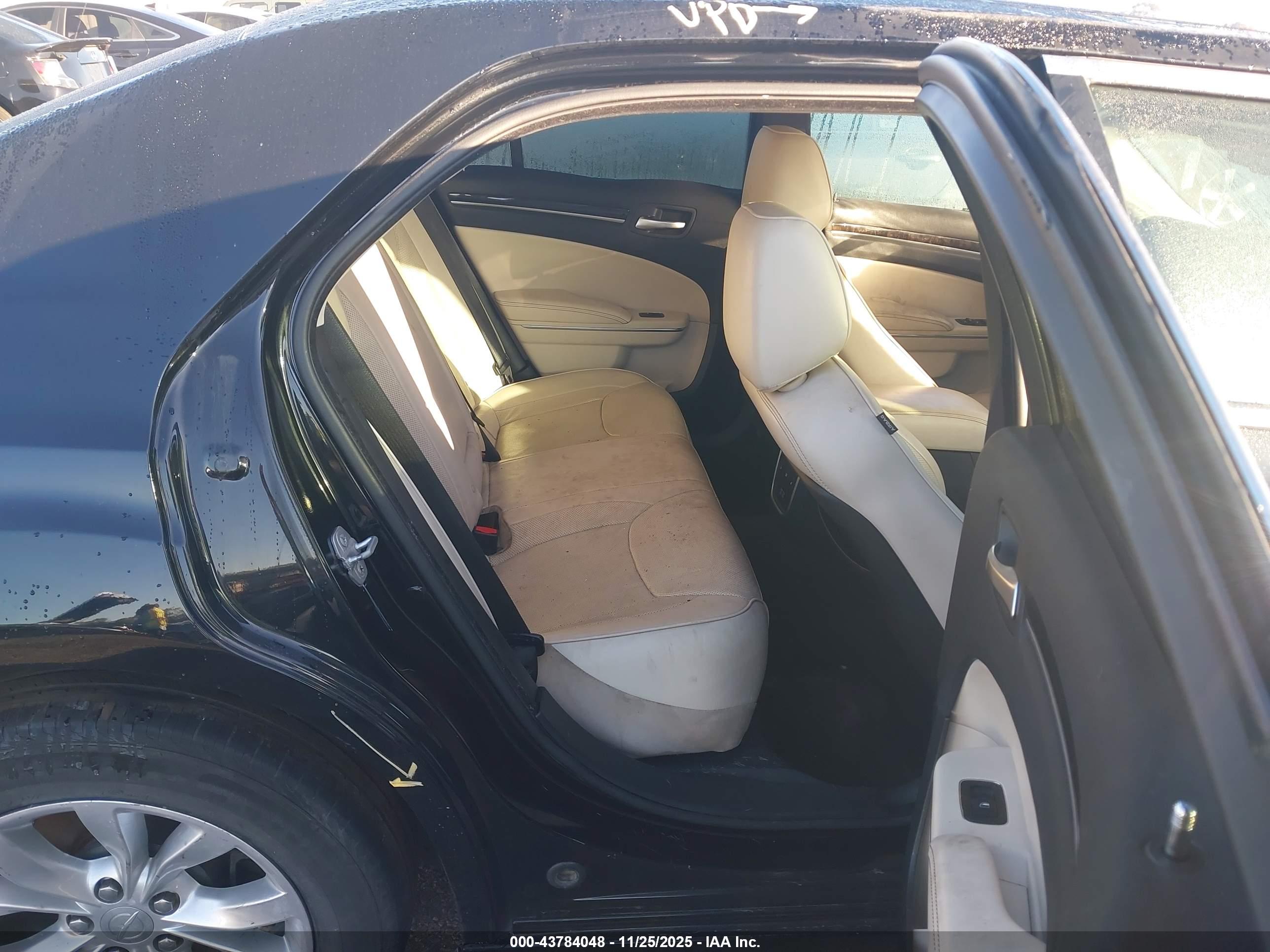 CHRYSLER 300C image 8
