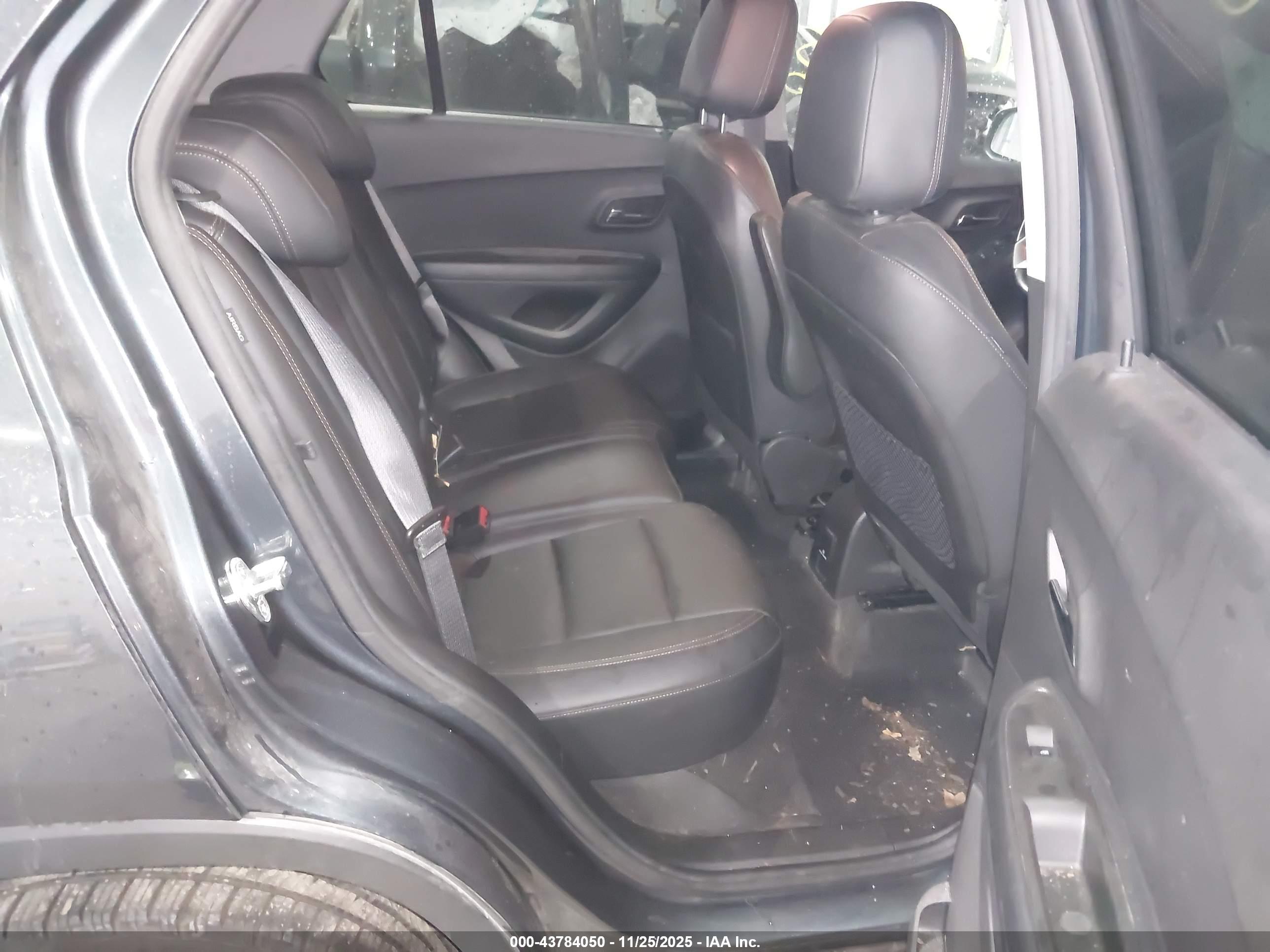 CHEVROLET TRAX image 8