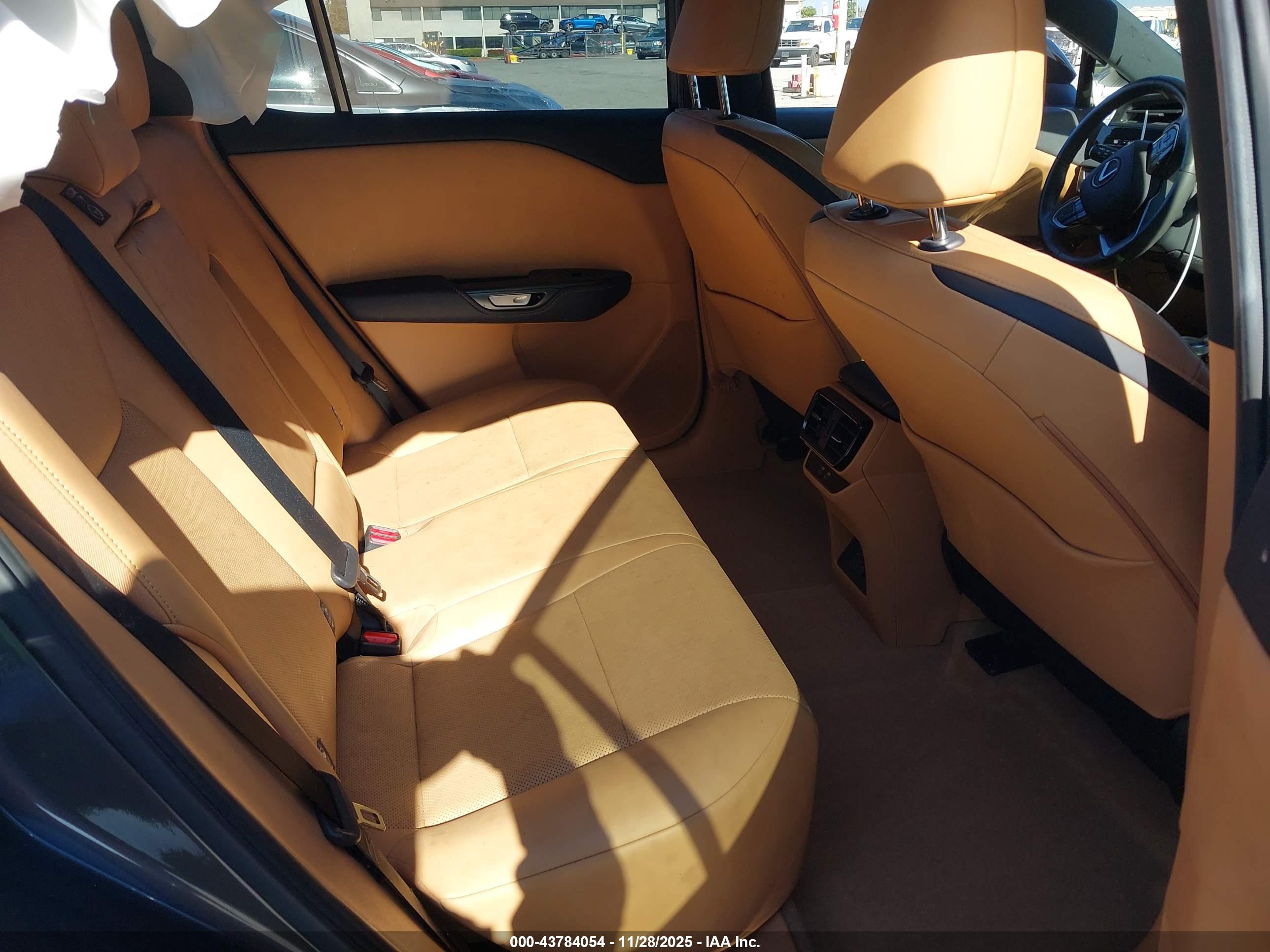 LEXUS RZ image 8