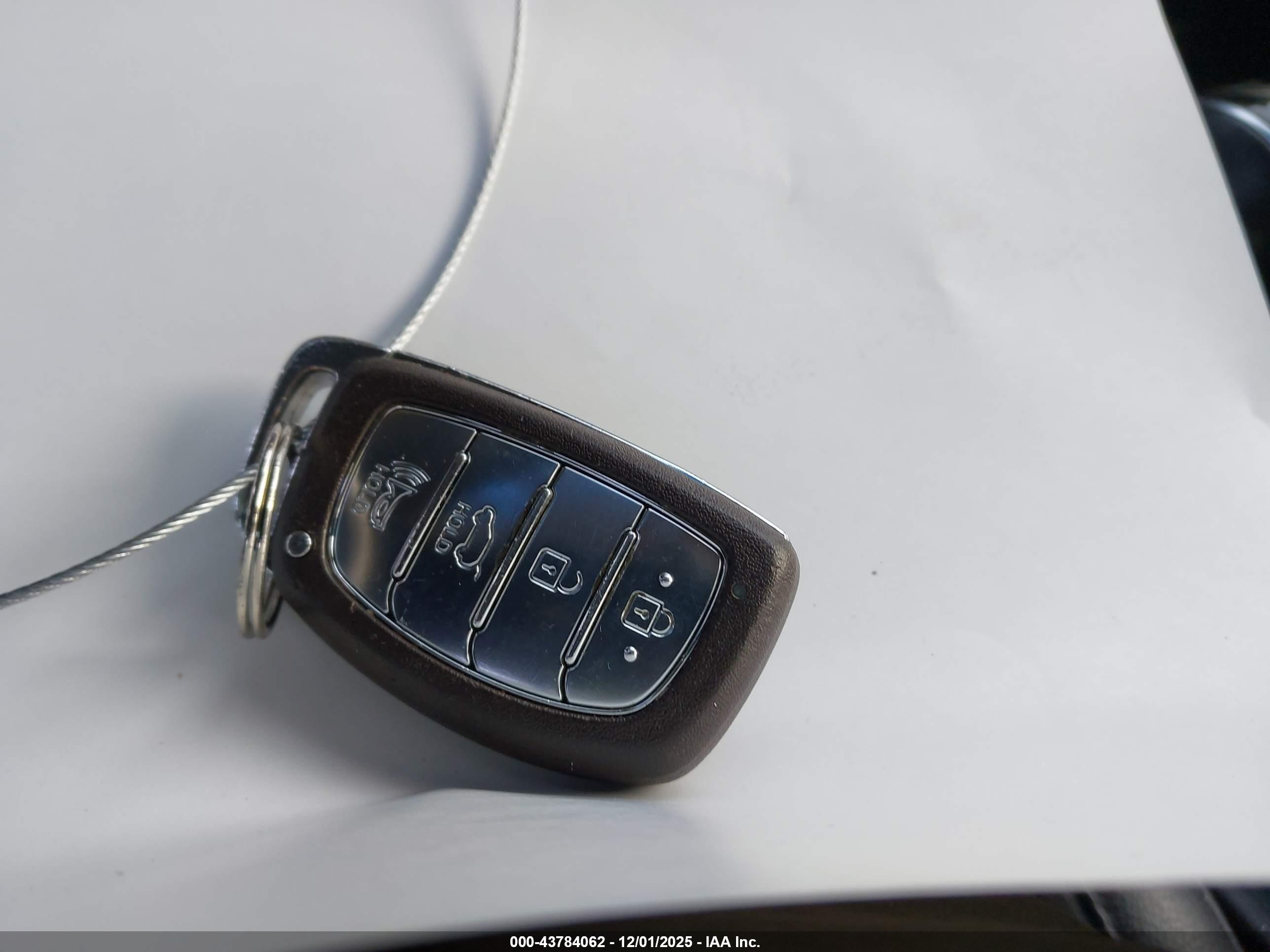 HYUNDAI TUCSON image 11