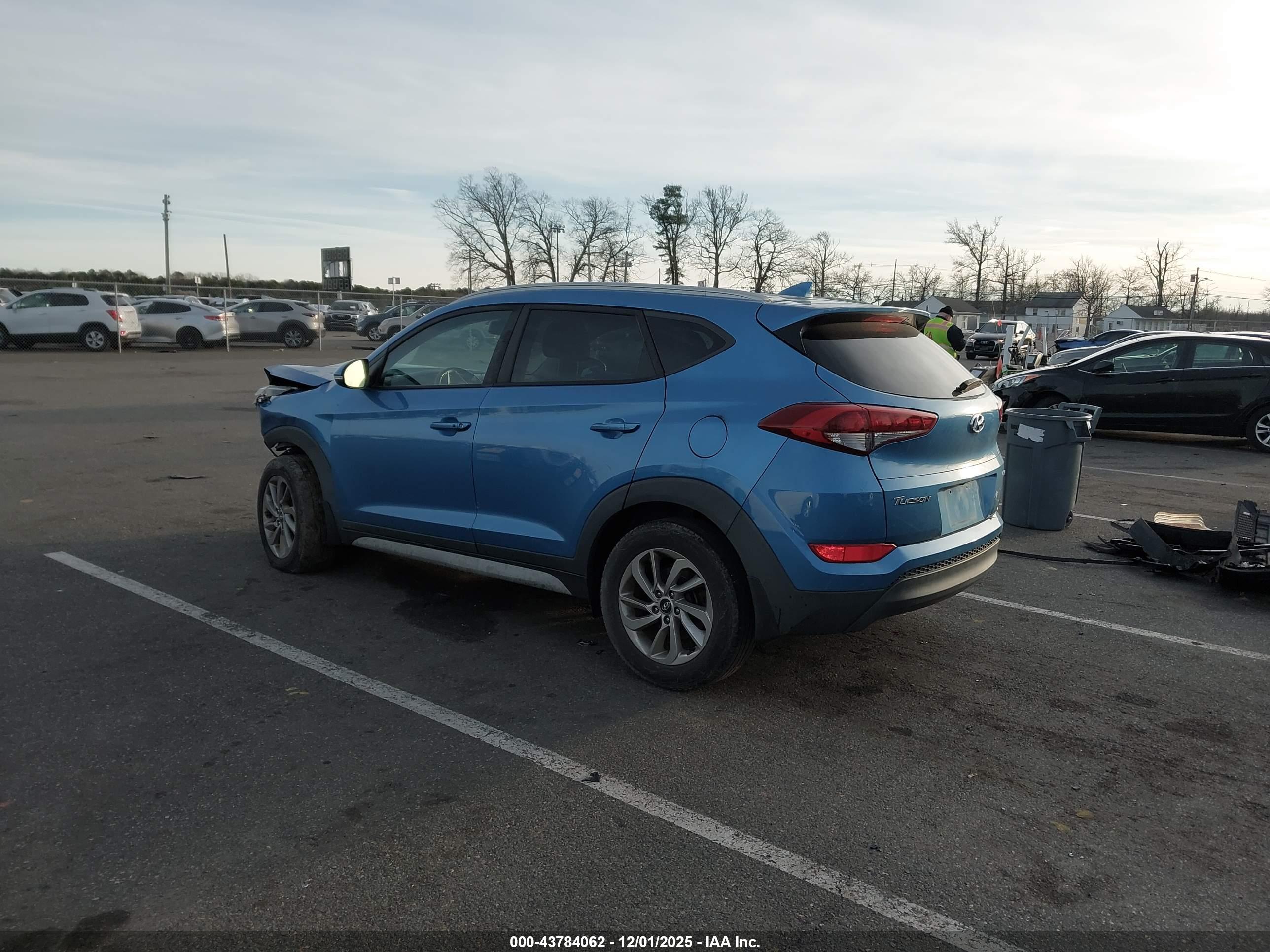 HYUNDAI TUCSON image 3