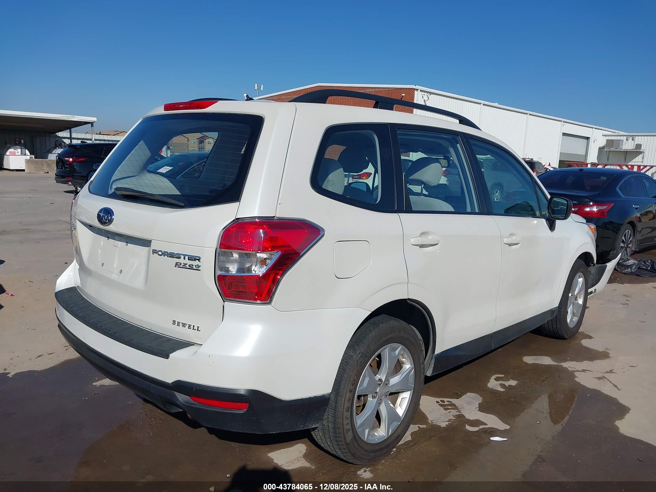 SUBARU FORESTER image 4