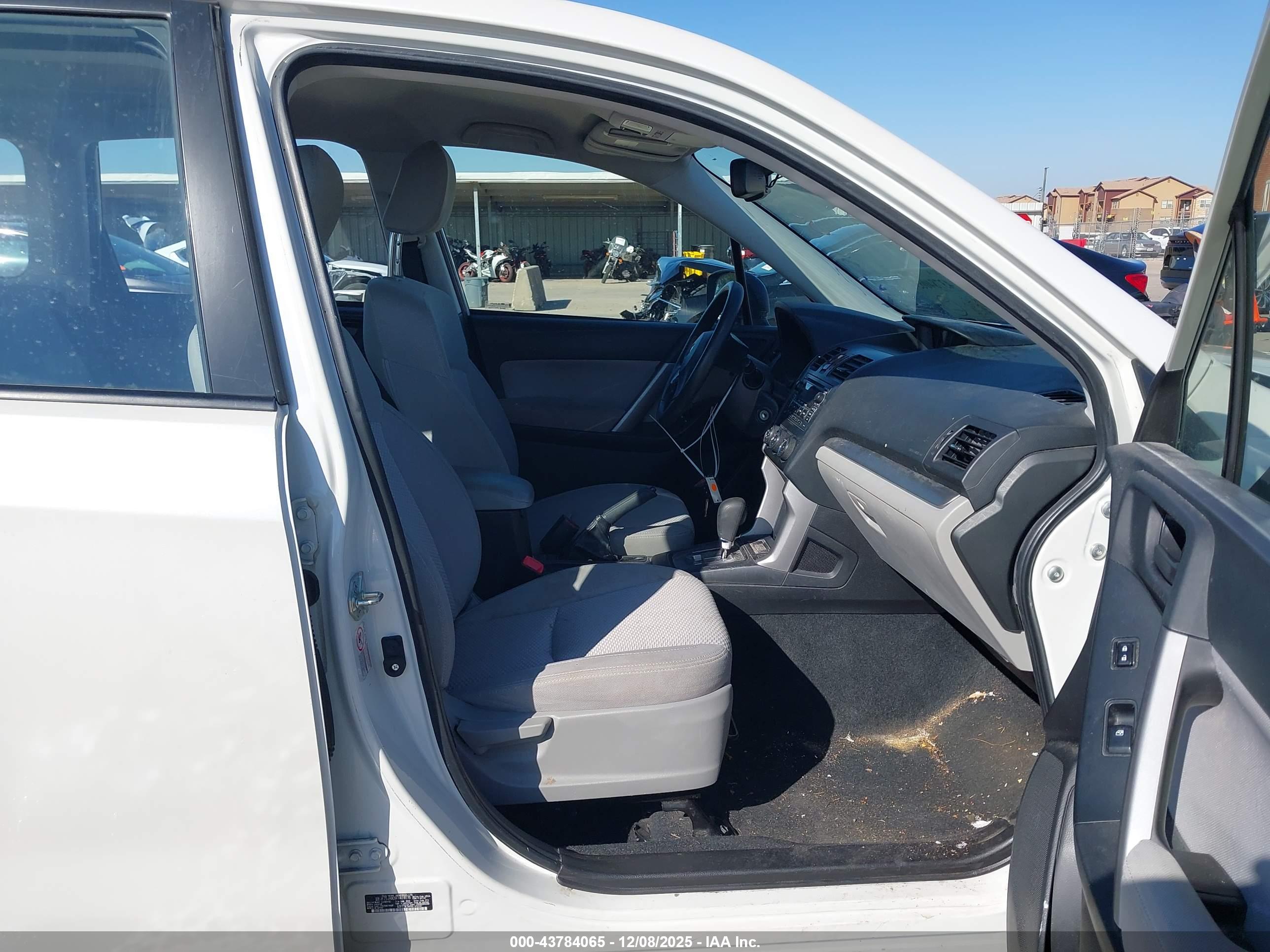 SUBARU FORESTER image 5