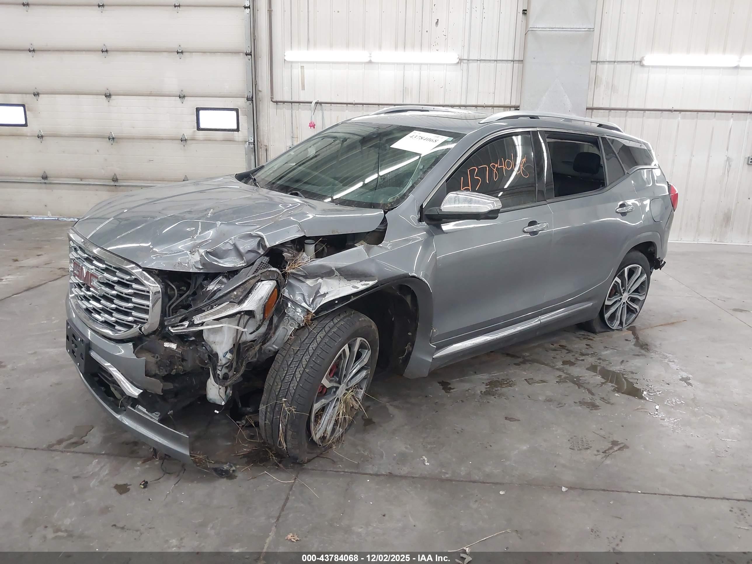 GMC TERRAIN image 2