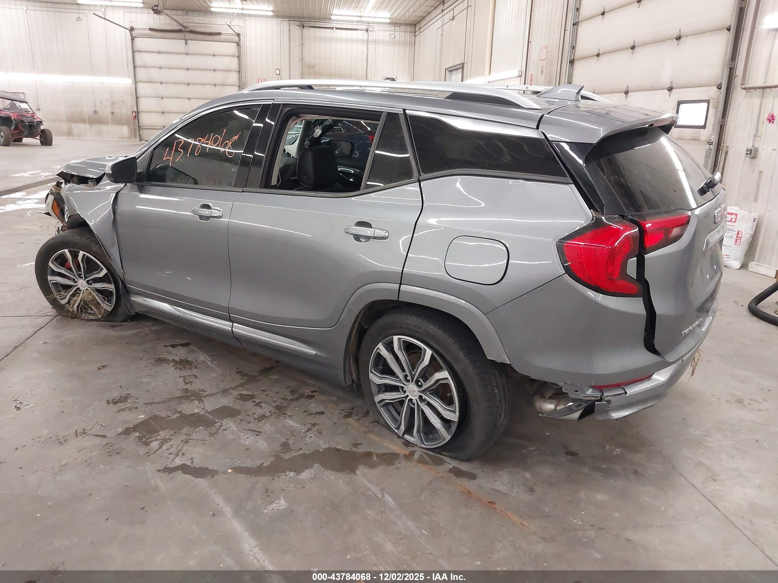GMC TERRAIN image 3