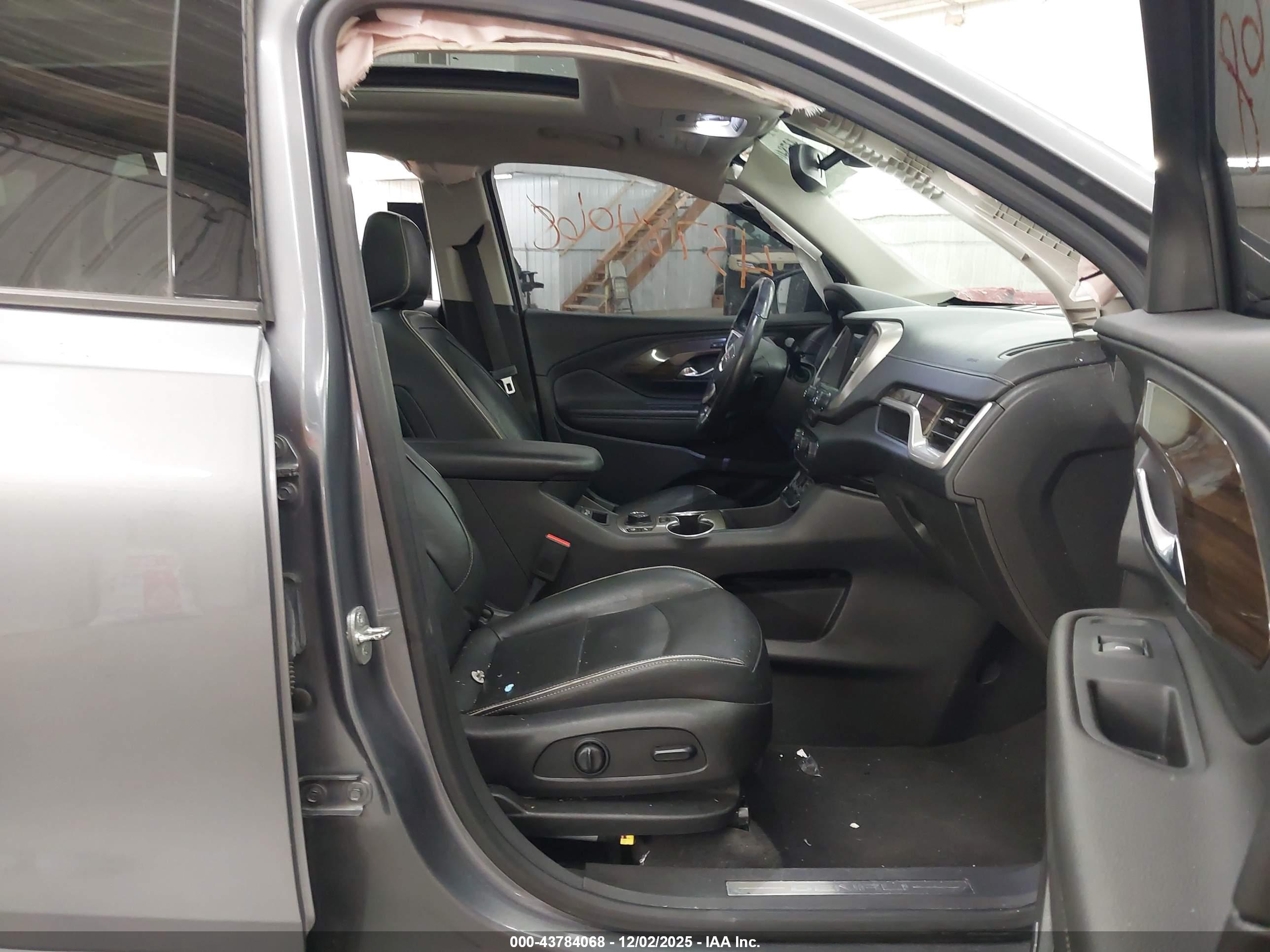 GMC TERRAIN image 5