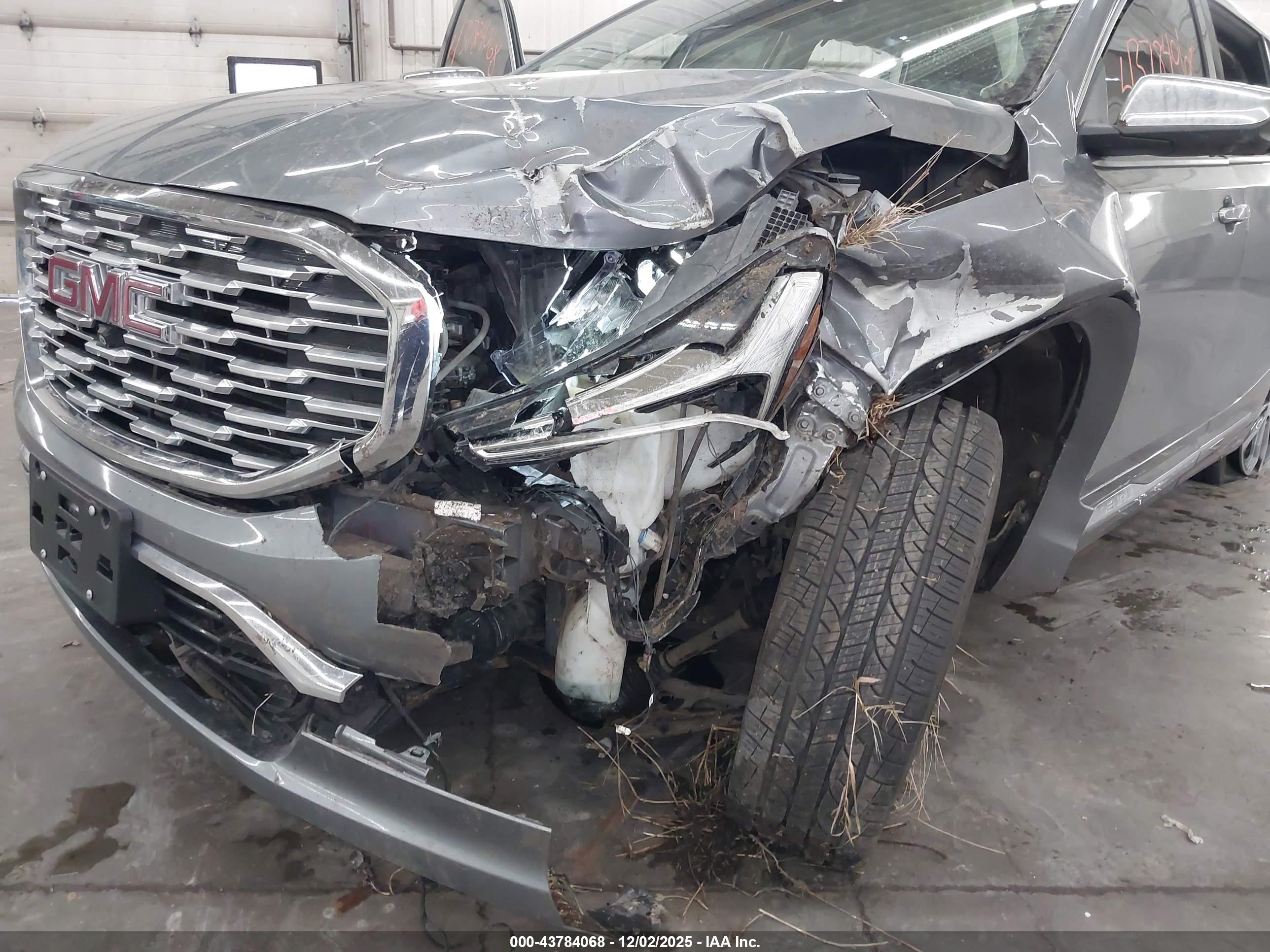 GMC TERRAIN image 6