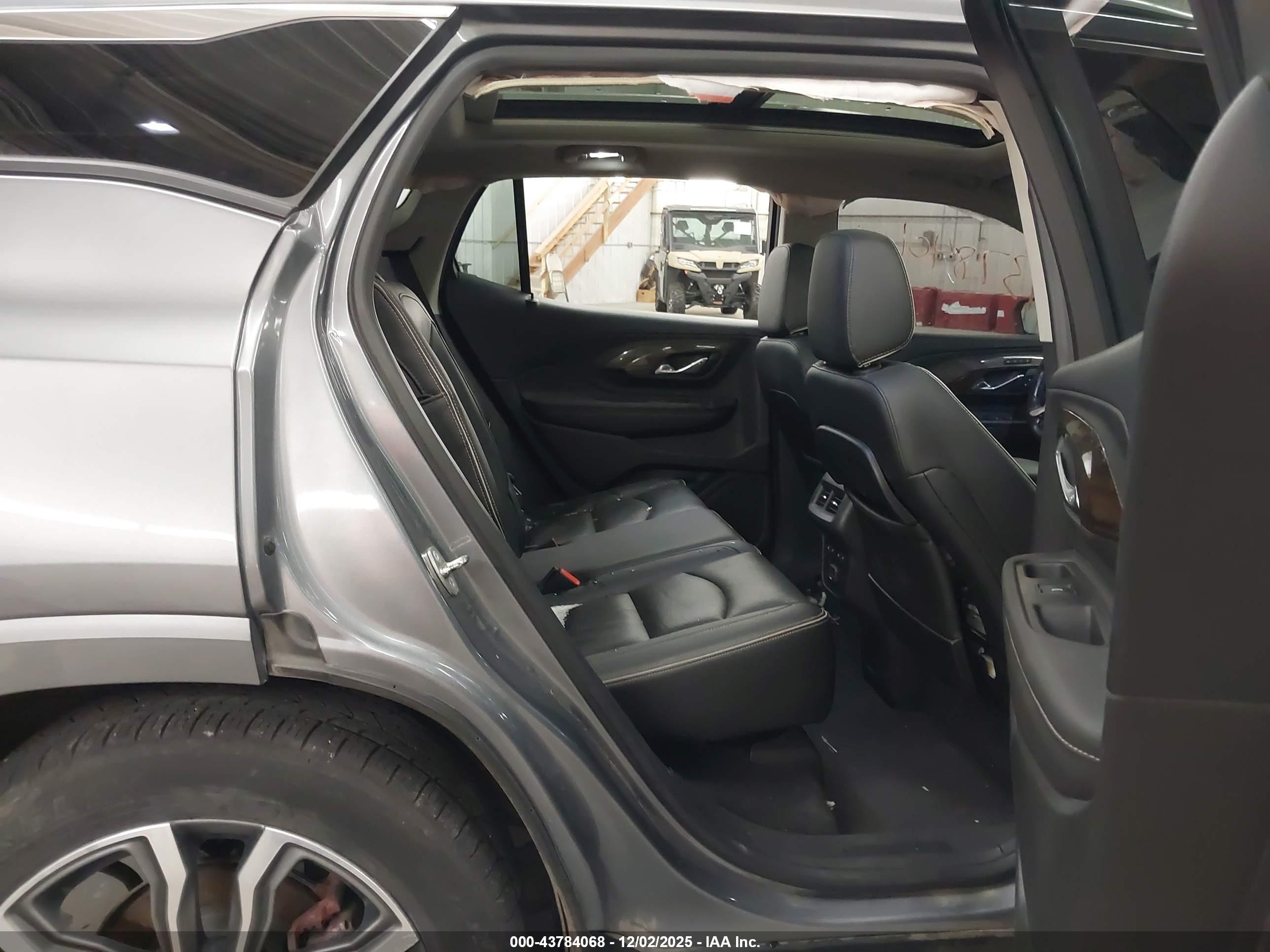 GMC TERRAIN image 8