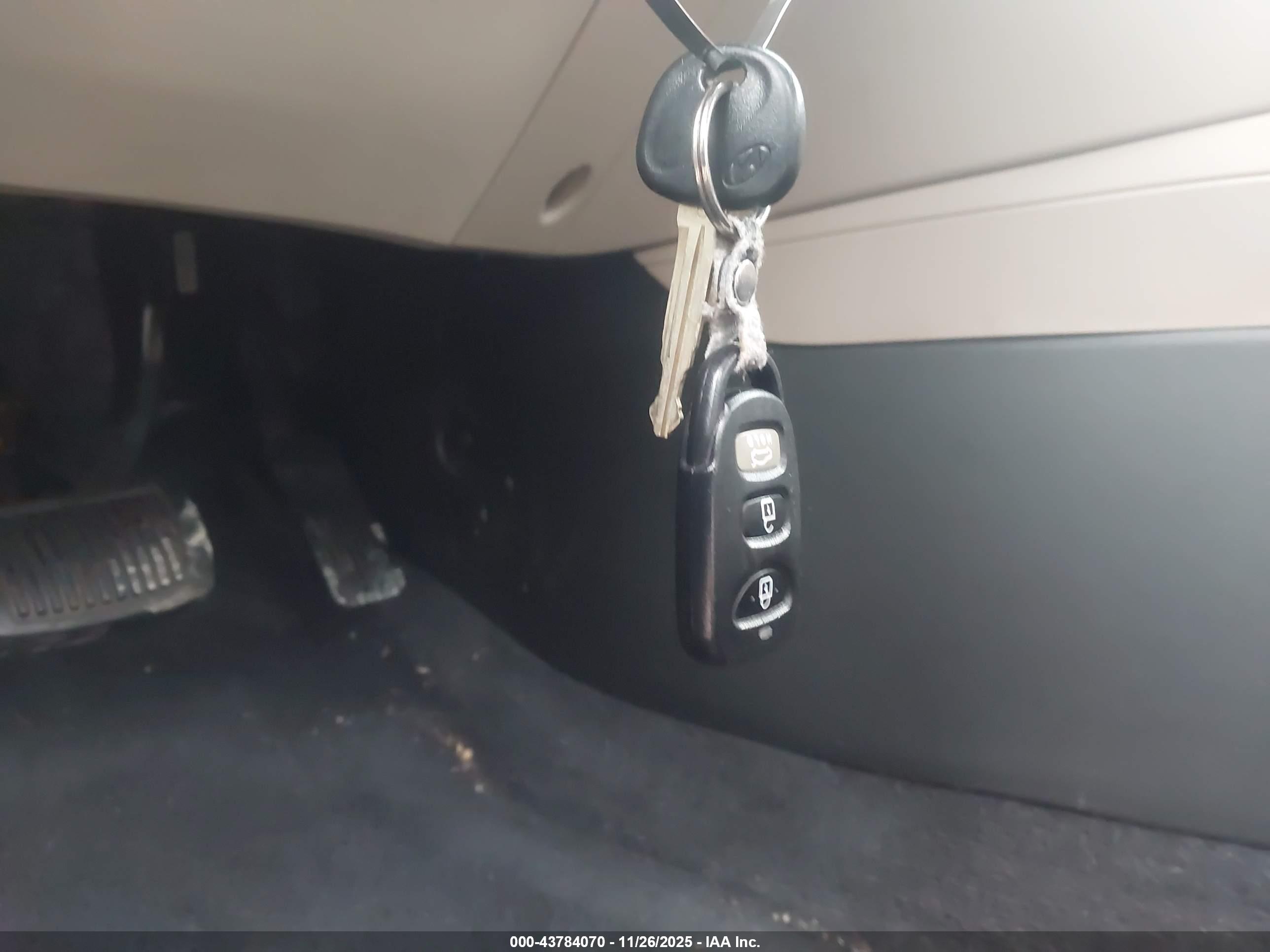 HYUNDAI ELANTRA image 11