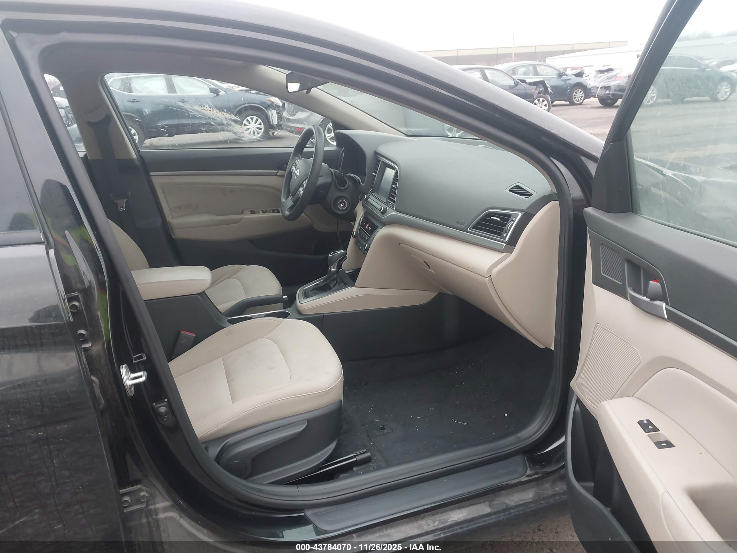 HYUNDAI ELANTRA image 5